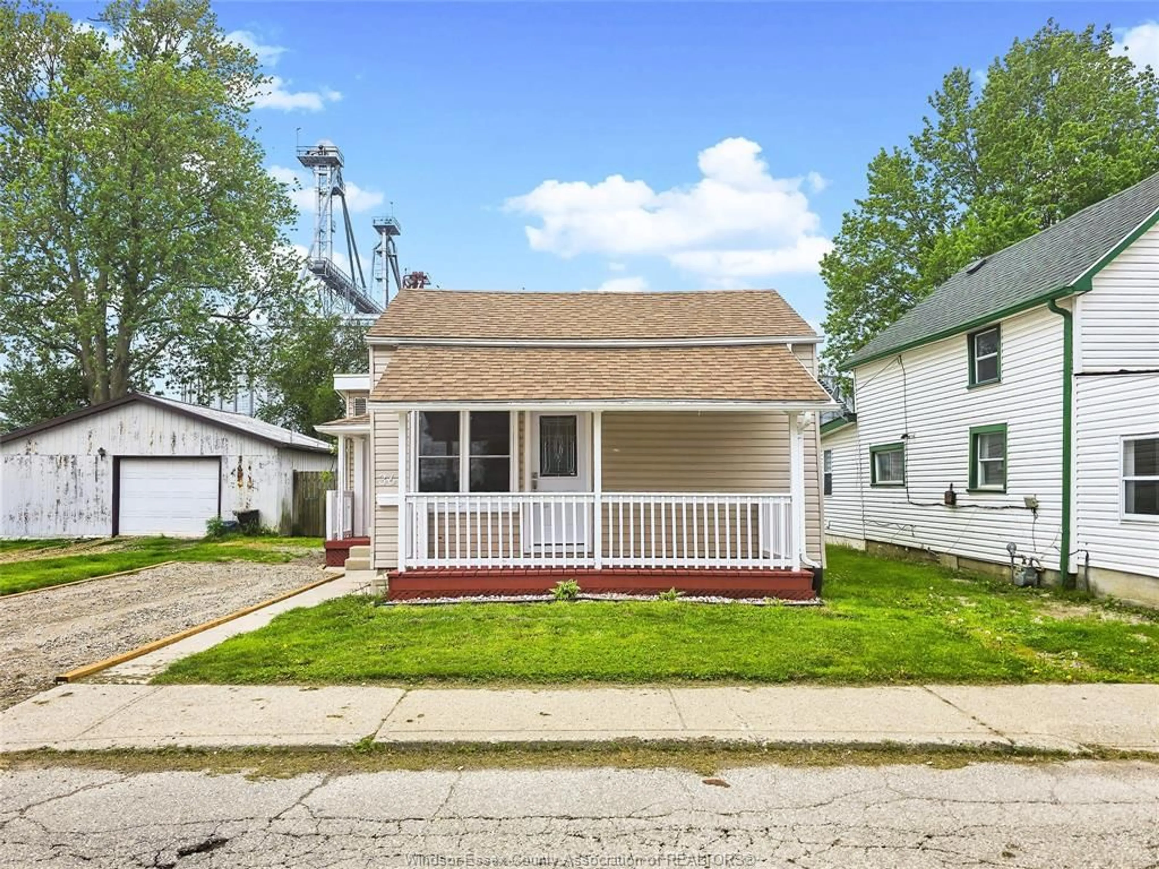 Home with vinyl exterior material, street for 36 DEGGE St, Chatham Ontario N7M 4X2