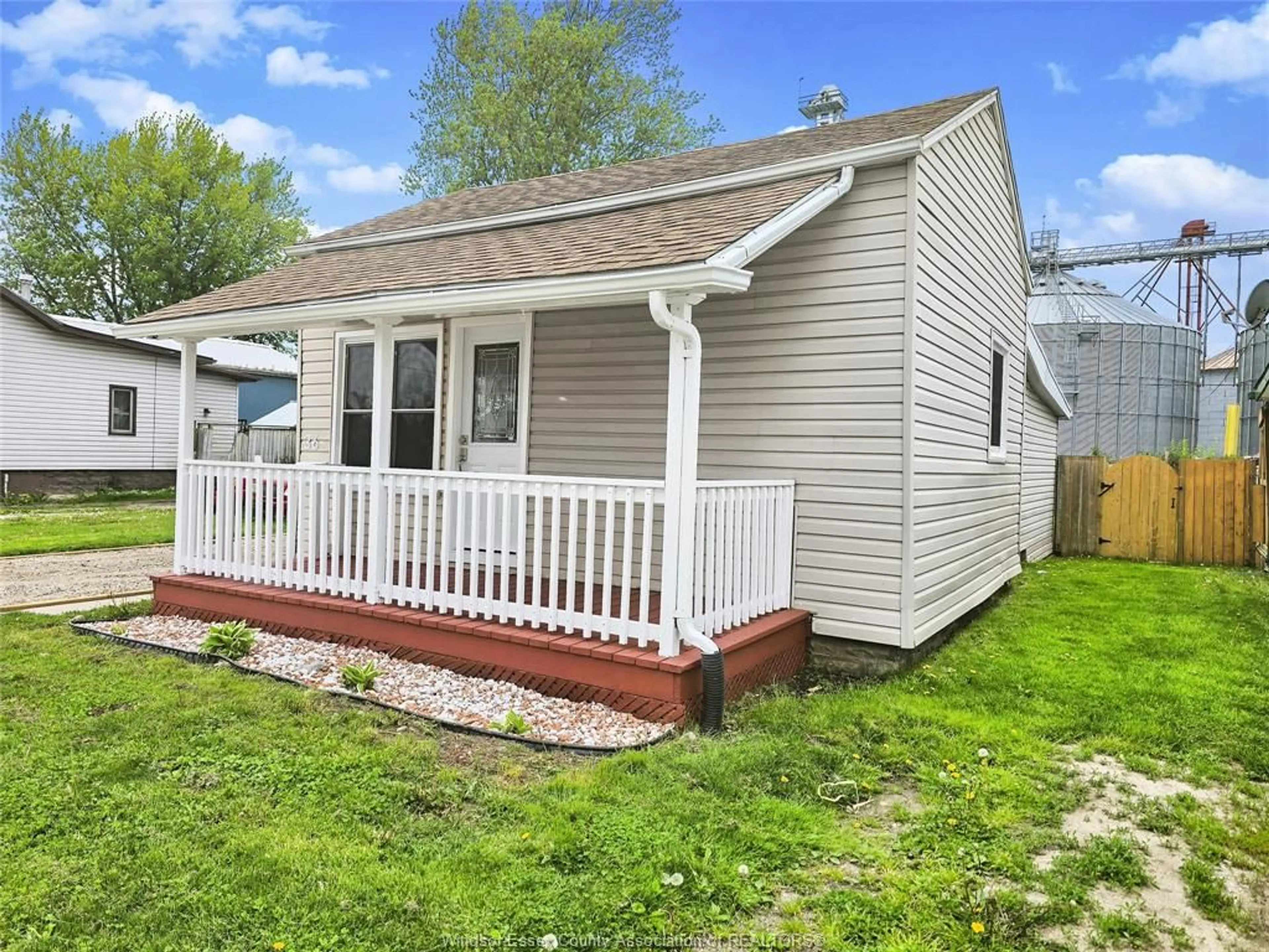 Home with vinyl exterior material, street for 36 DEGGE St, Chatham Ontario N7M 4X2