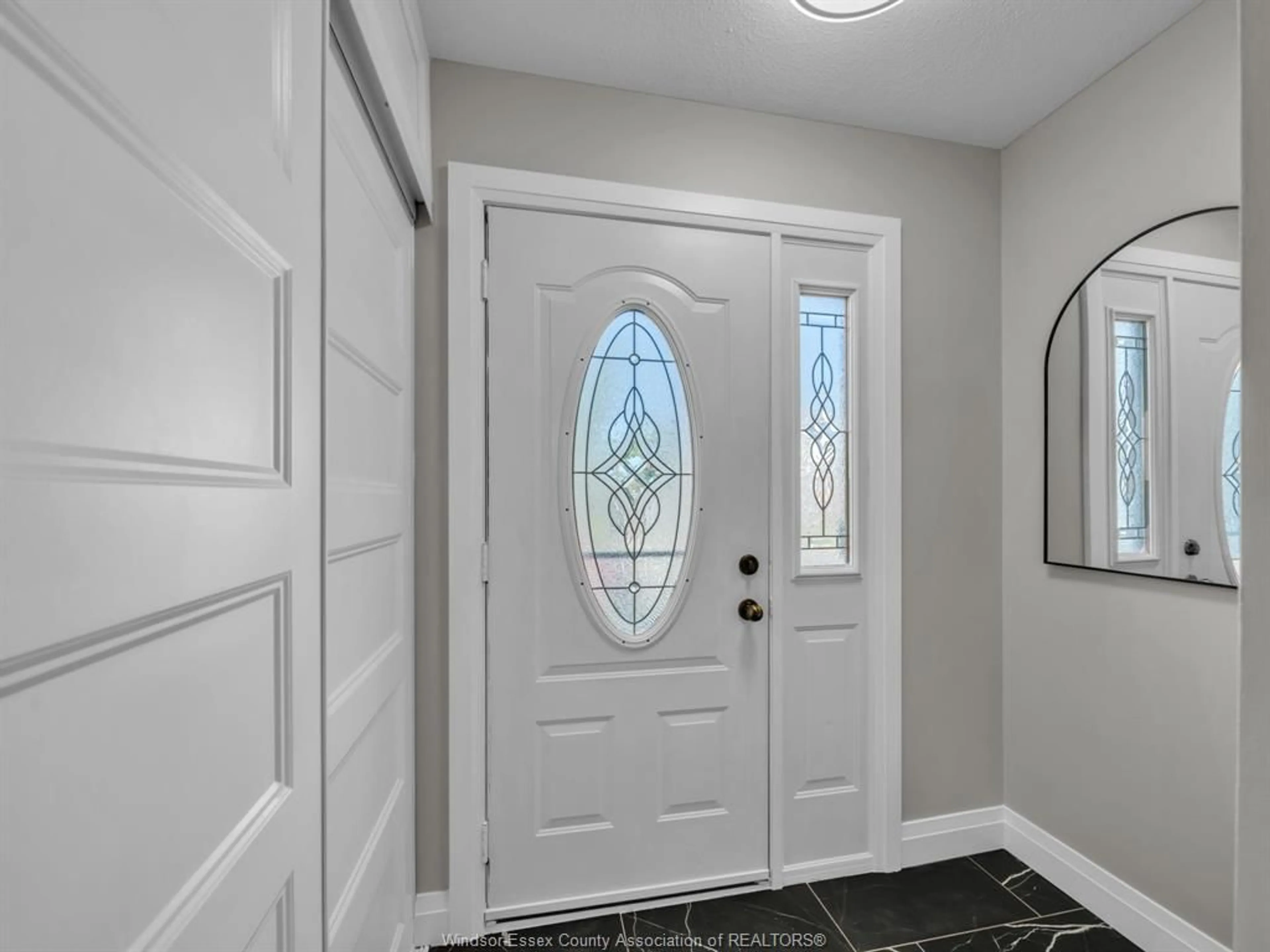 Indoor entryway for 1135 ABBEY Crt, Windsor Ontario N8S 4E8
