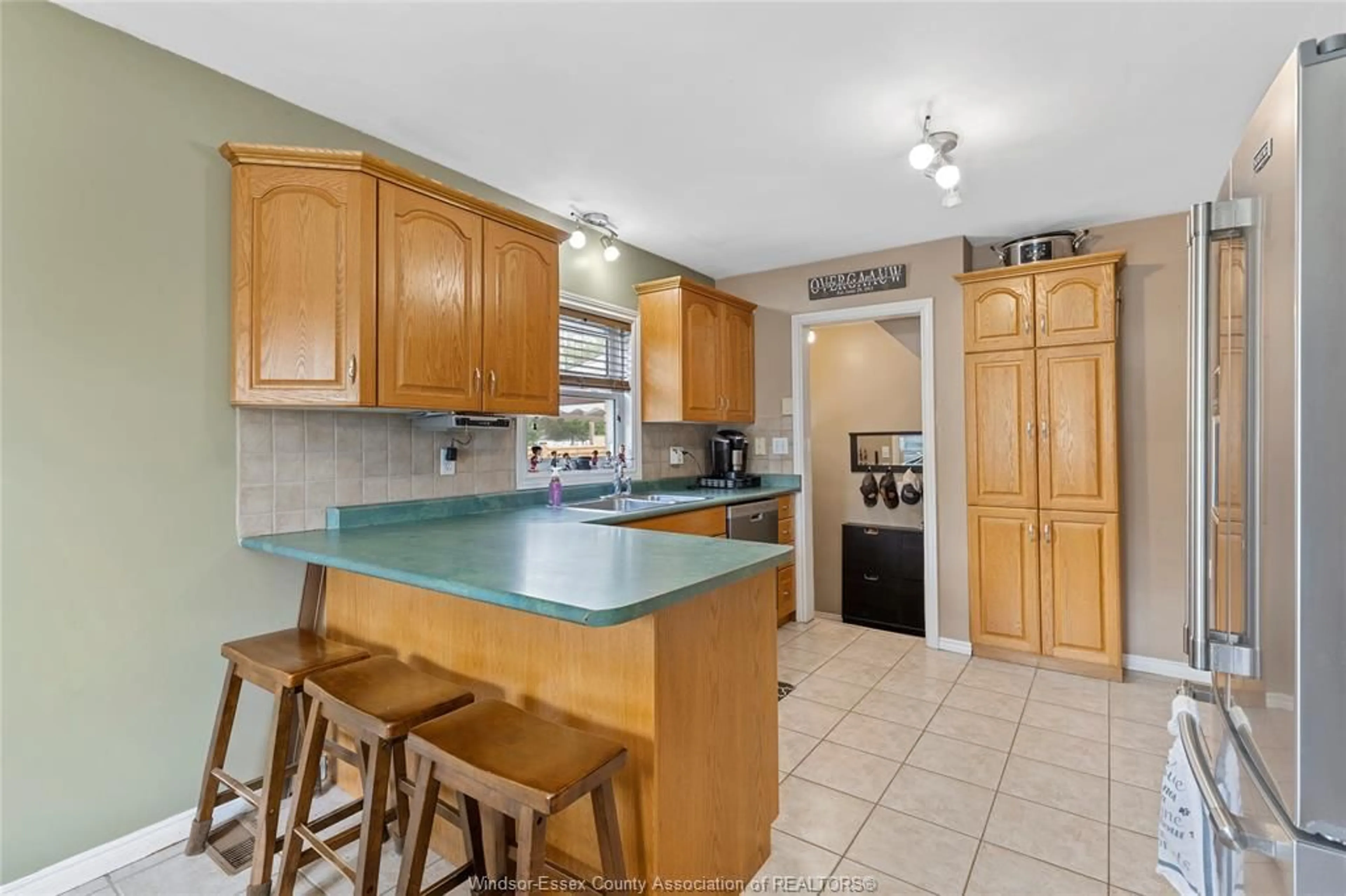 Standard kitchen, ceramic/tile floor for 853 BUCKINGHAM Rd, Windsor Ontario N8S 2C7