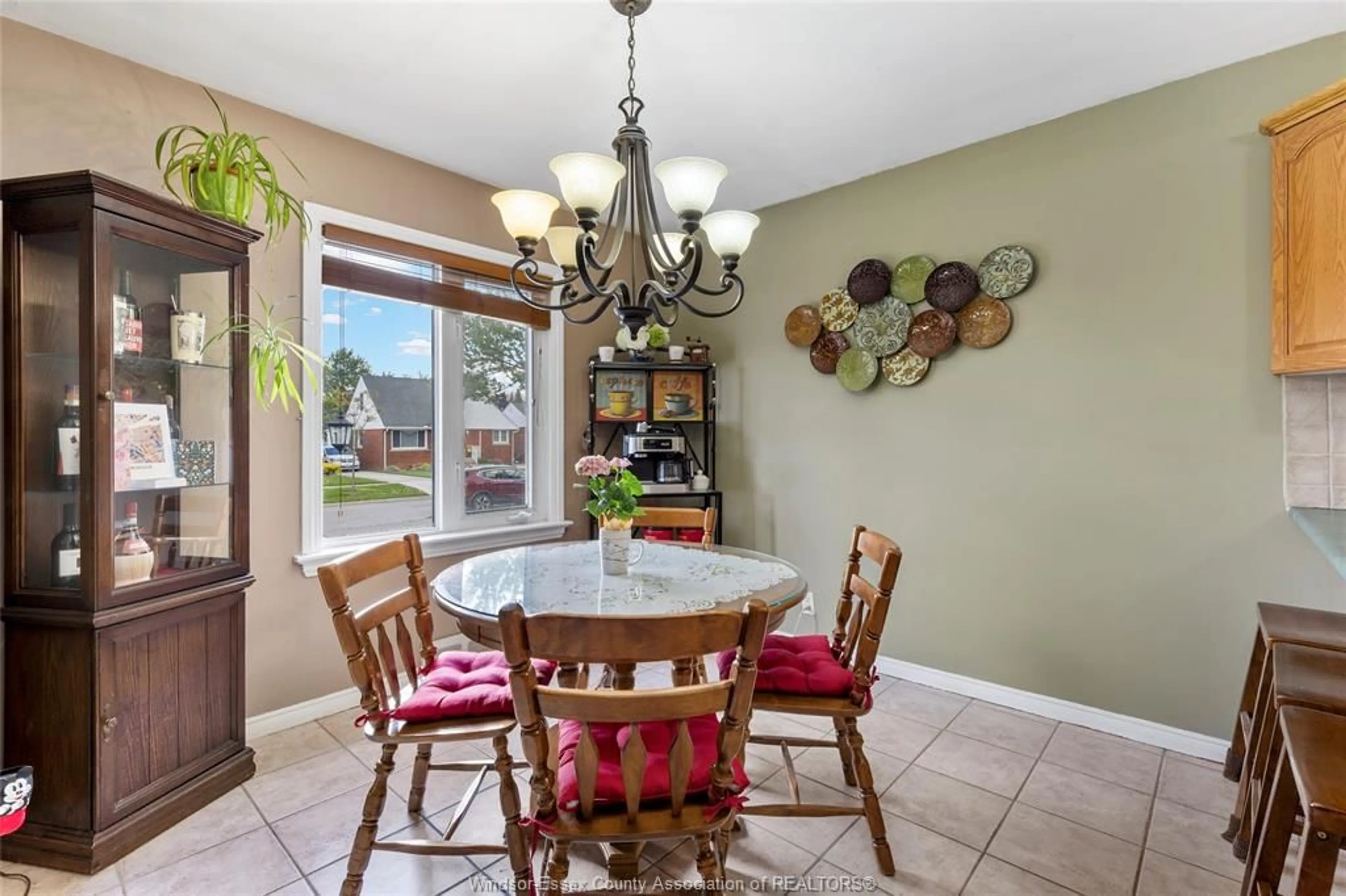 Dining room, ceramic/tile floor for 853 BUCKINGHAM Rd, Windsor Ontario N8S 2C7