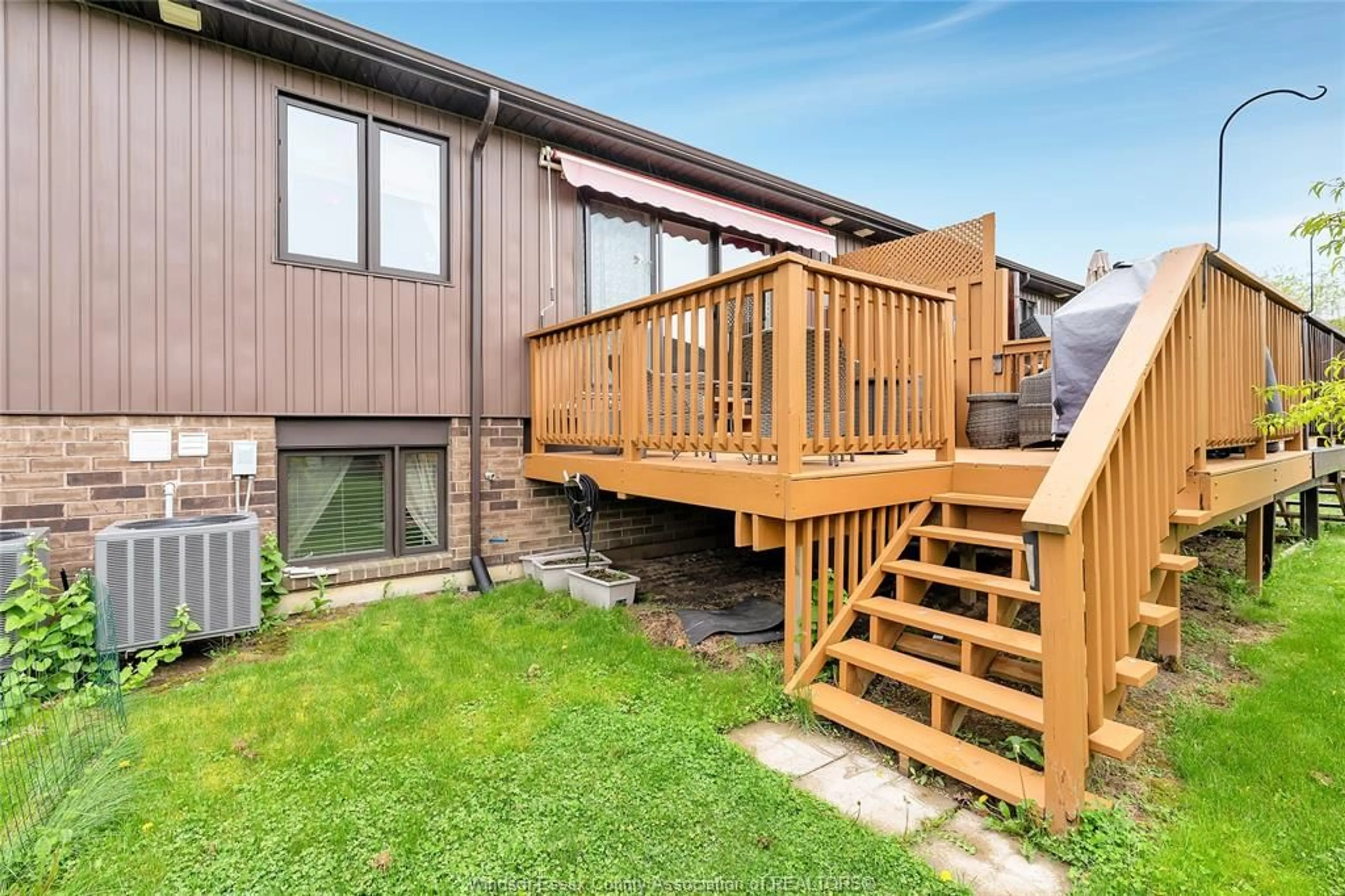 Patio, unknown for 11912 THISTLEDOWN Ave, Windsor Ontario N8P 0A1