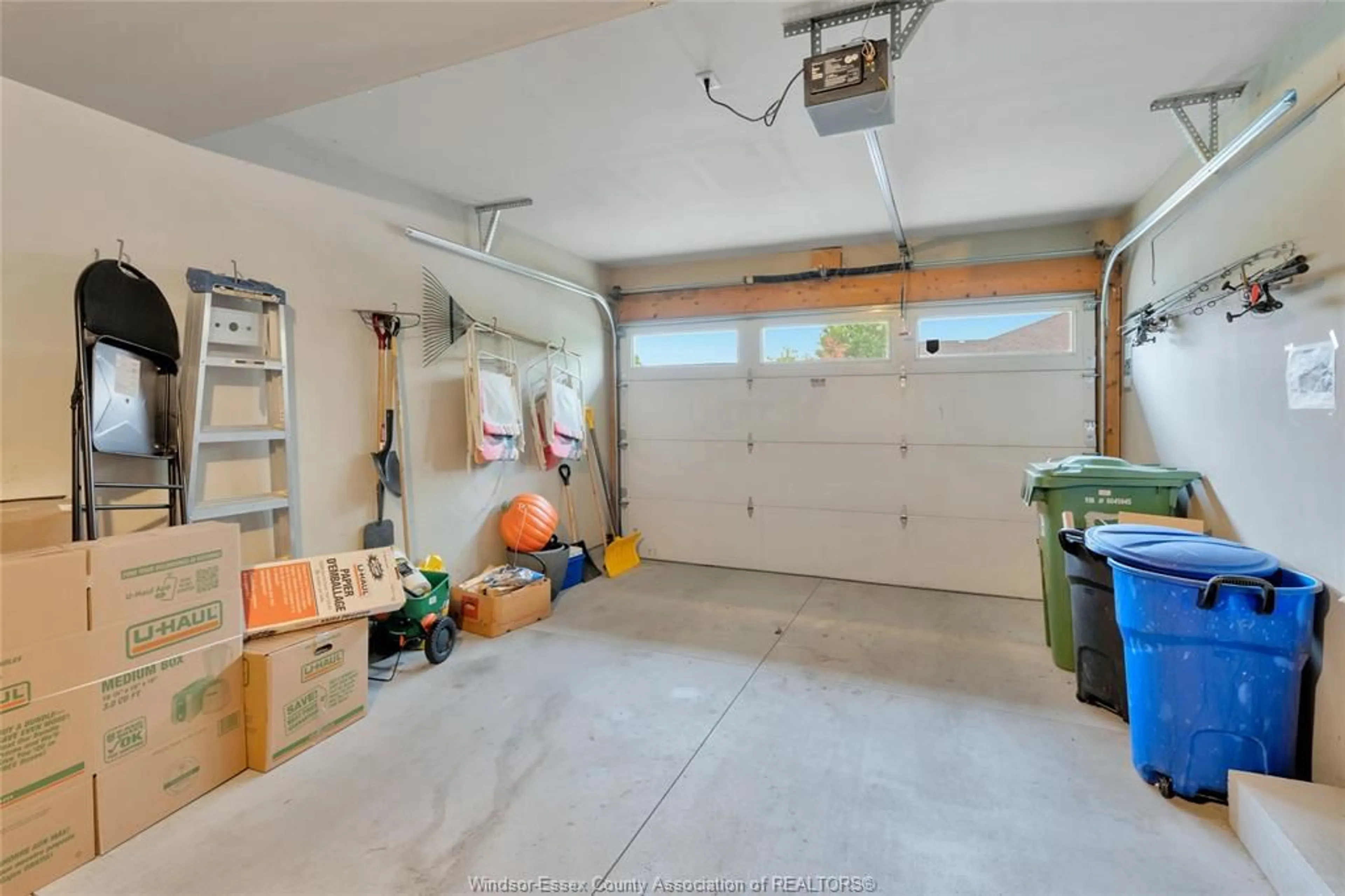 Indoor garage for 11912 THISTLEDOWN Ave, Windsor Ontario N8P 0A1