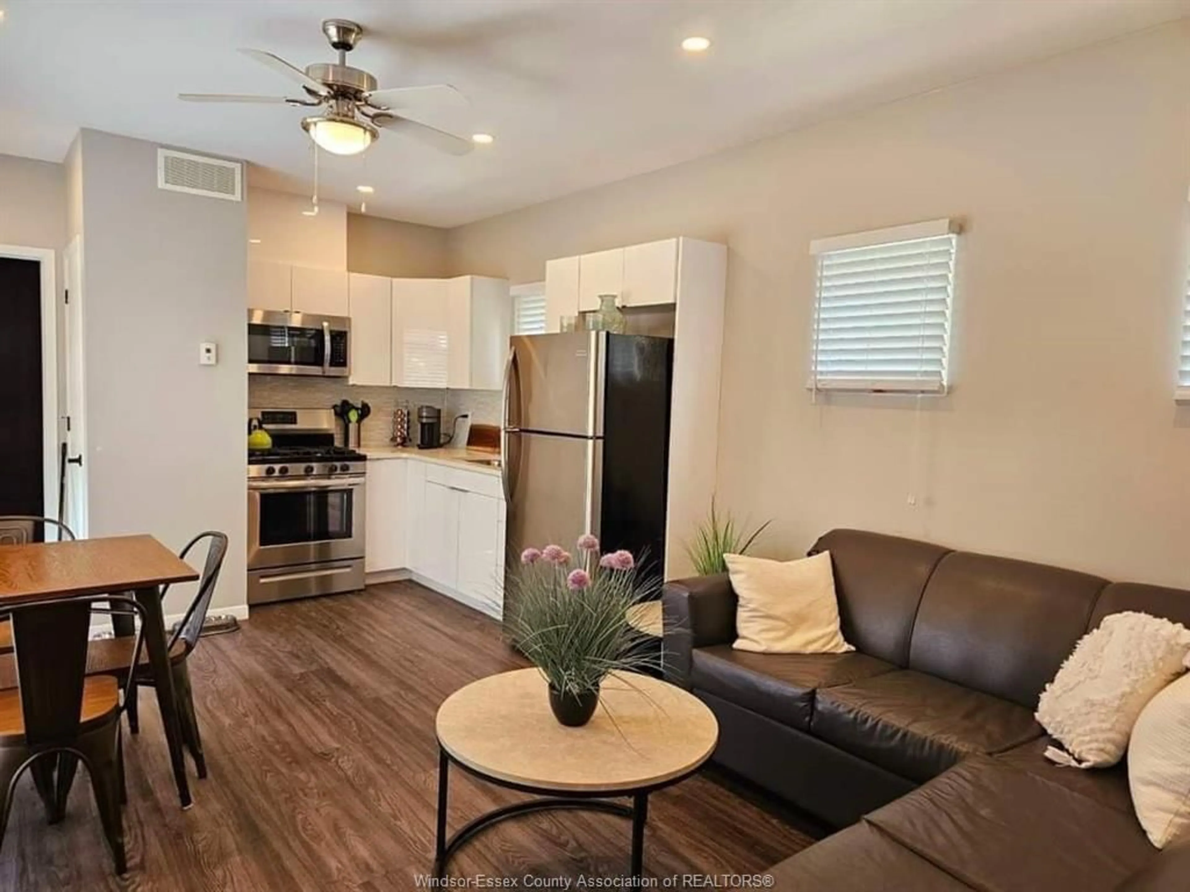 Open concept kitchen, wood/laminate floor for 981 COUNTY RD 2 #532, Lakeshore Ontario N0R 1A0