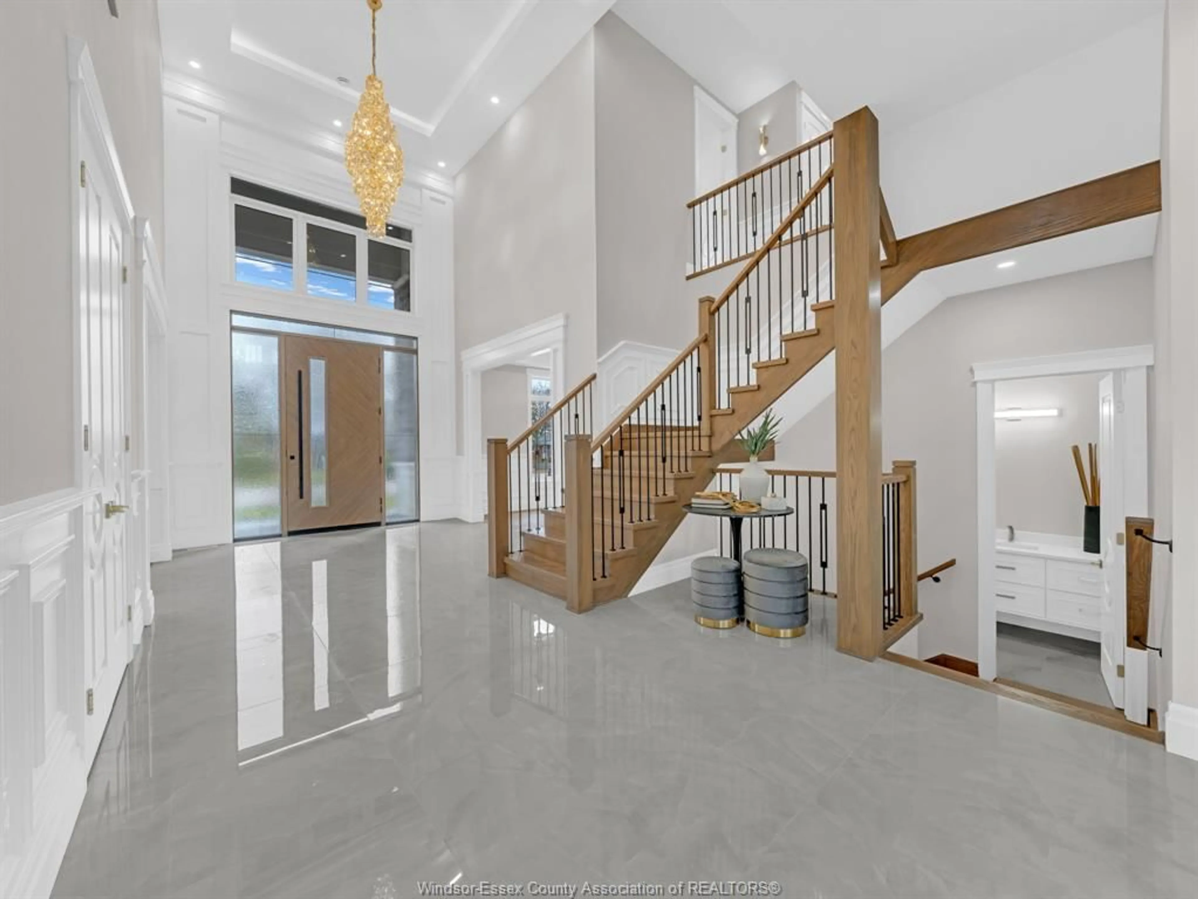 Indoor foyer for 5337 HURON CHURCH Line, LaSalle Ontario N9H 0N3
