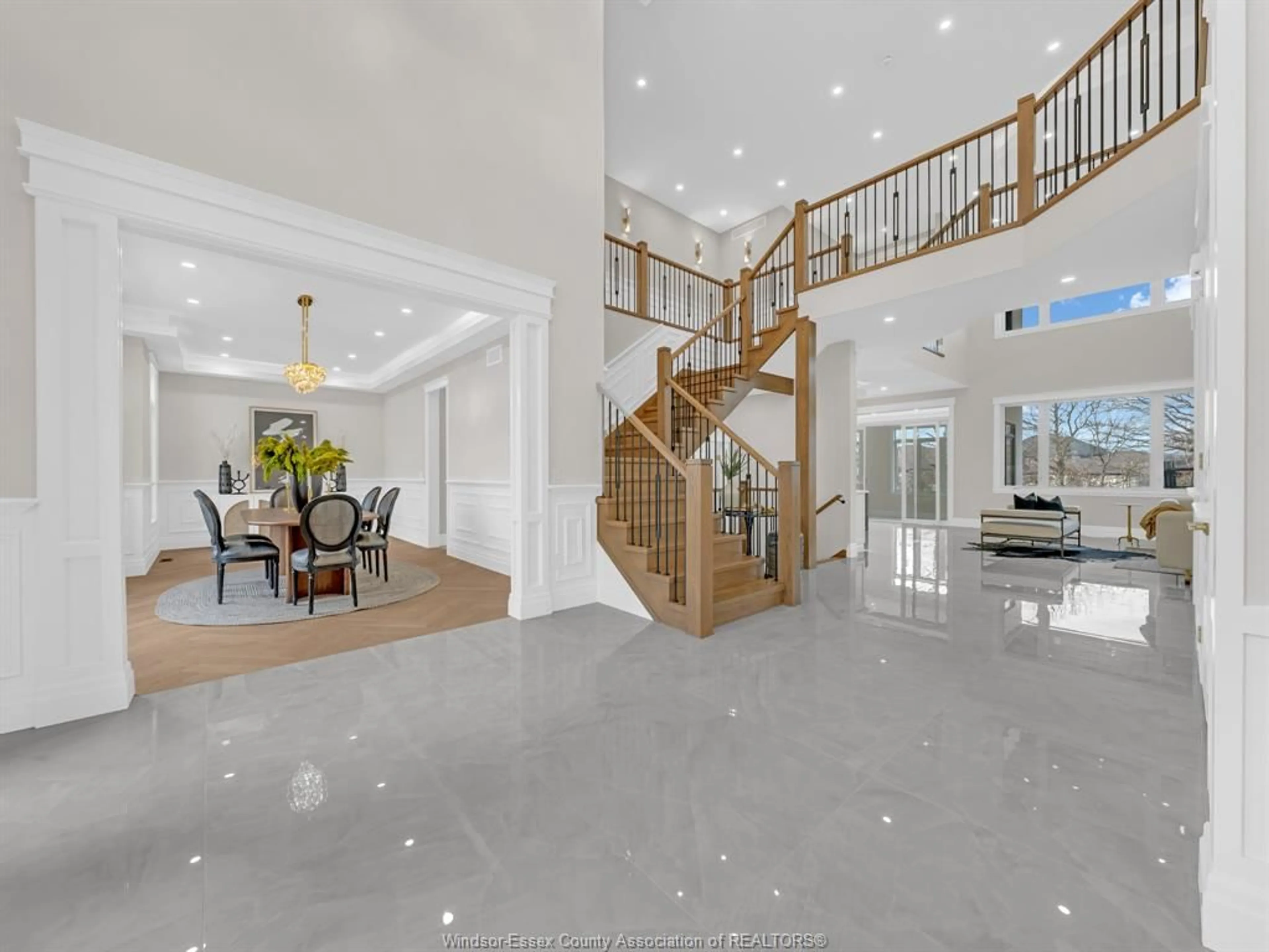 Indoor foyer for 5337 HURON CHURCH Line, LaSalle Ontario N9H 0N3