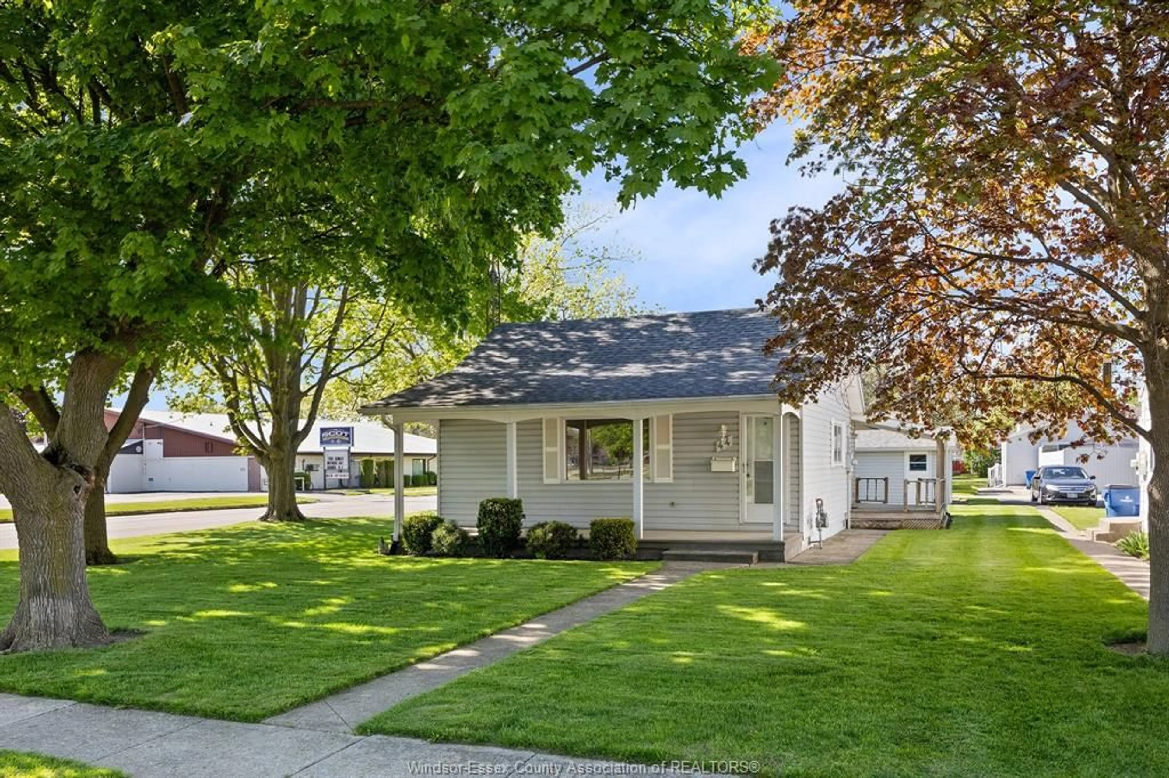 Home with vinyl exterior material, street for 44 BOND, Tilbury Ontario N0P 2L0
