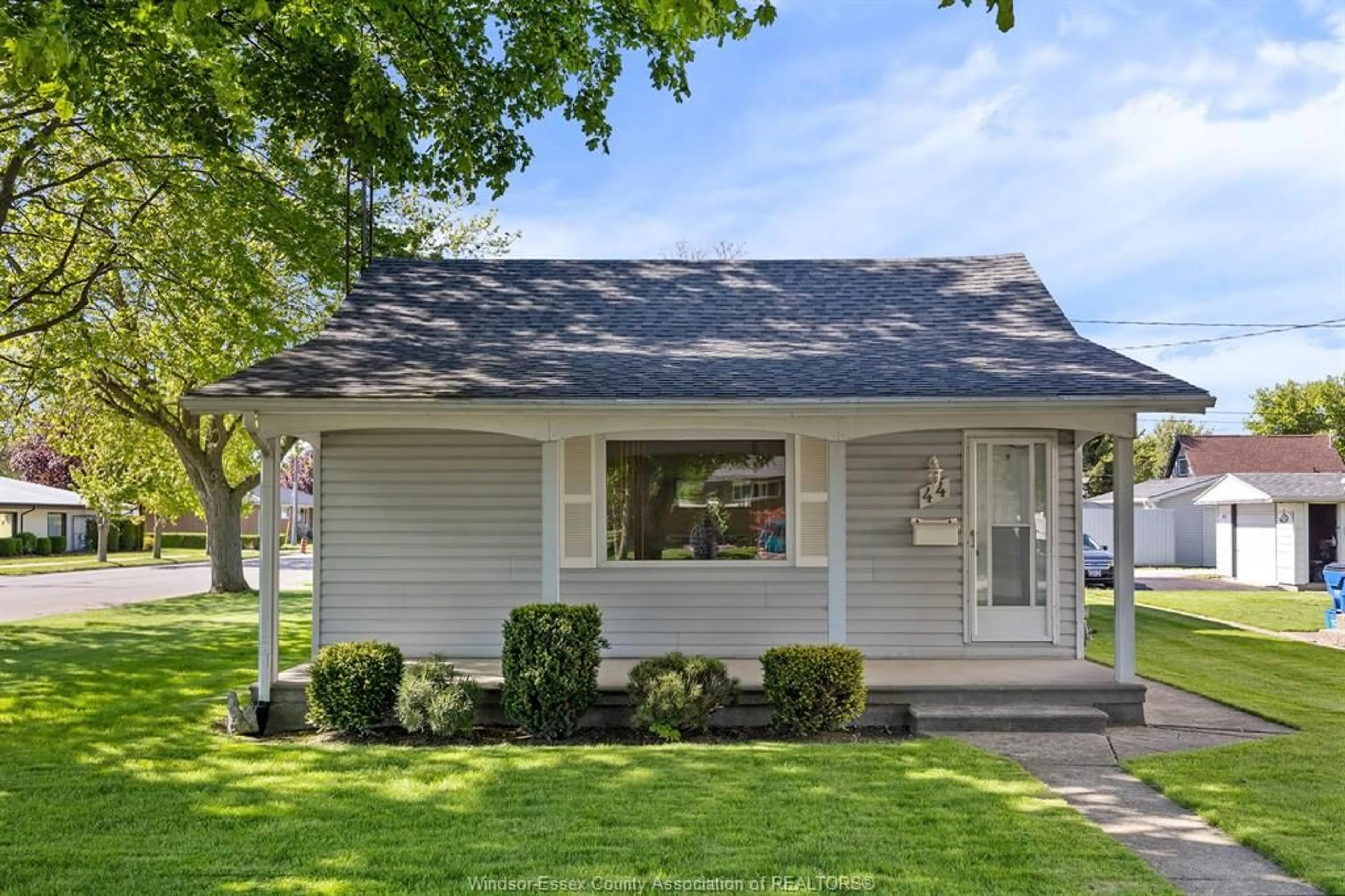 Home with vinyl exterior material, street for 44 BOND, Tilbury Ontario N0P 2L0