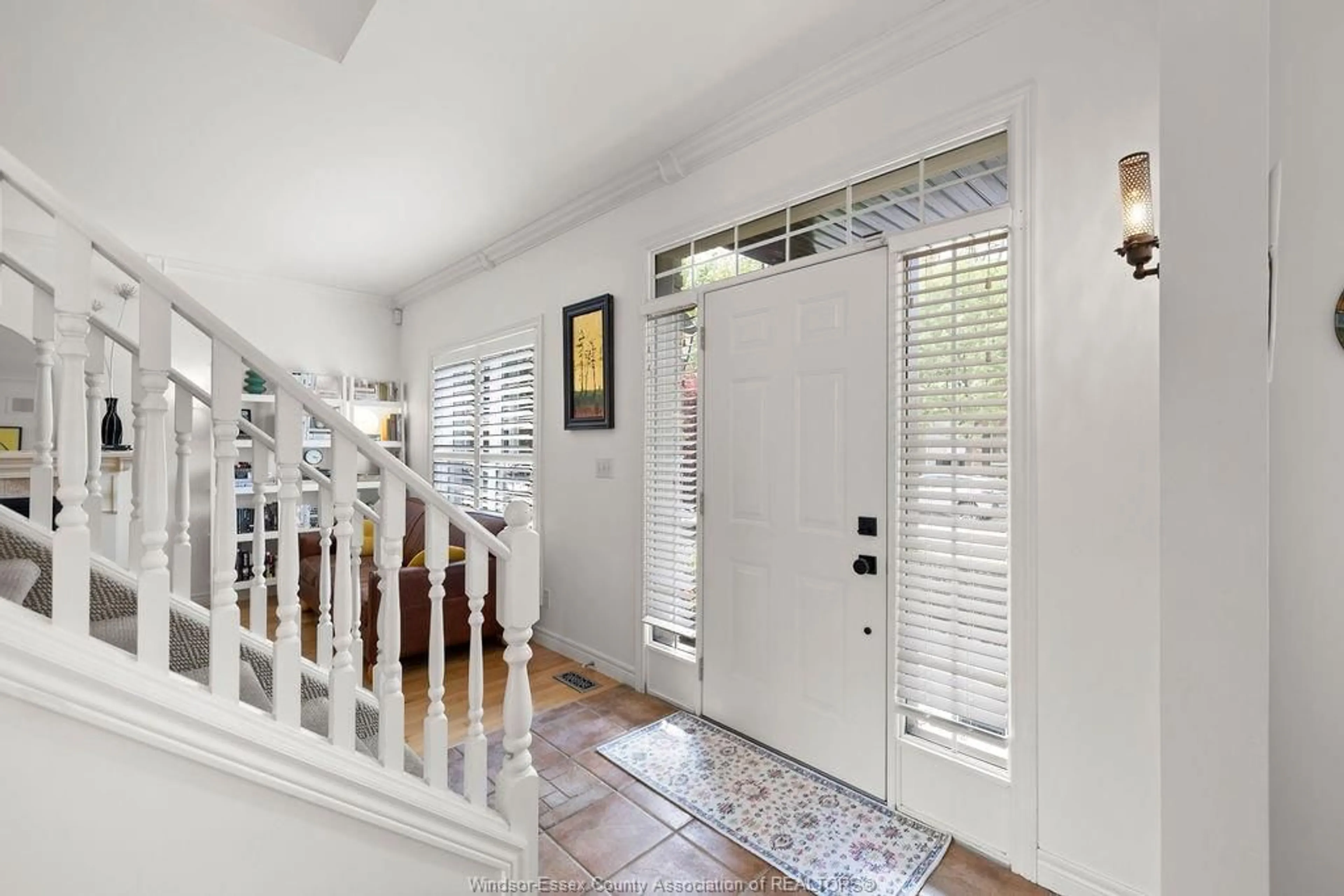 Indoor entryway for 1130 OUTRAM Ave, LaSalle Ontario N9J 1H5