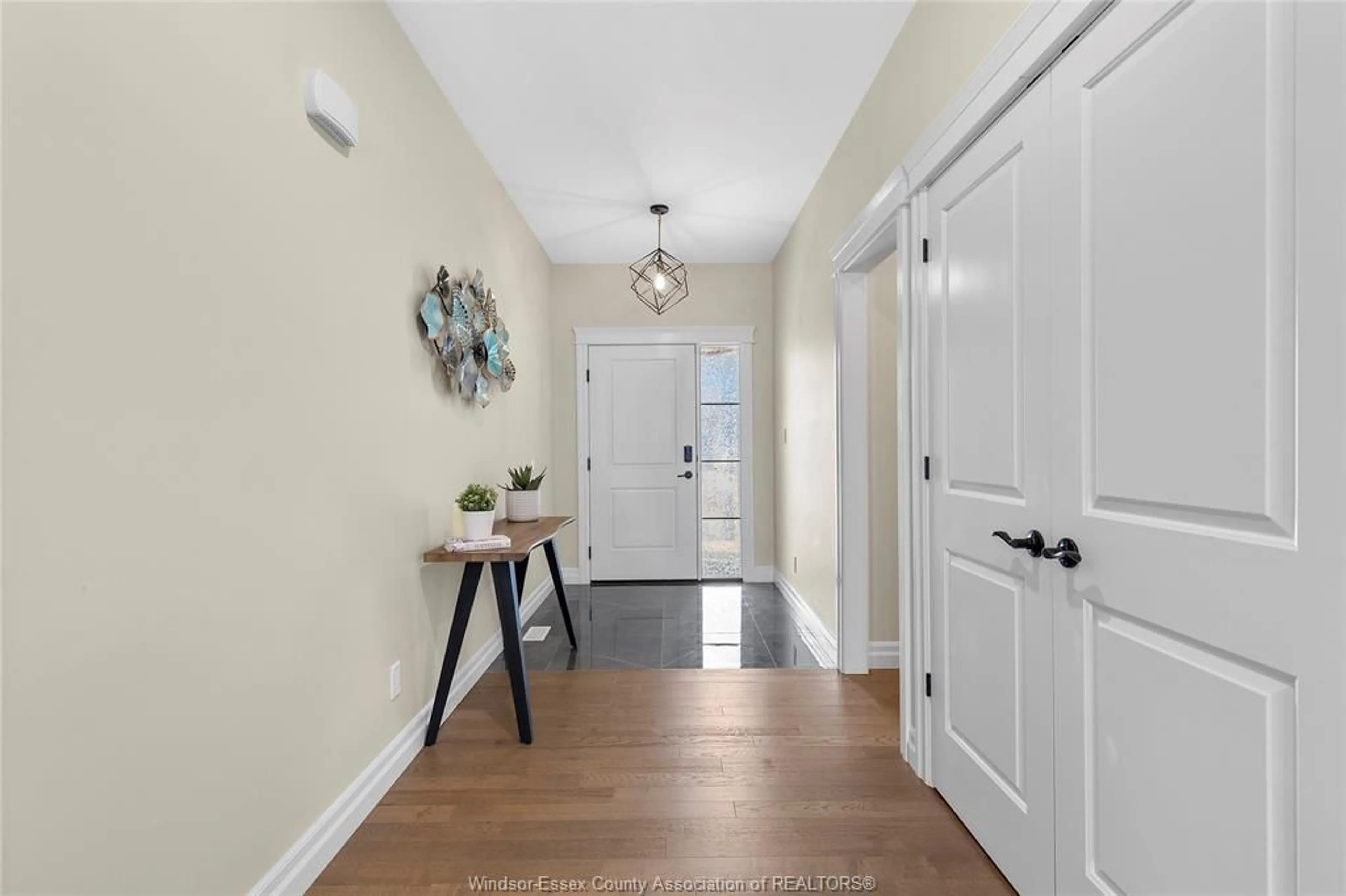 Indoor entryway for 297 CHRISTINE, Belle River Ontario N0R 1A0