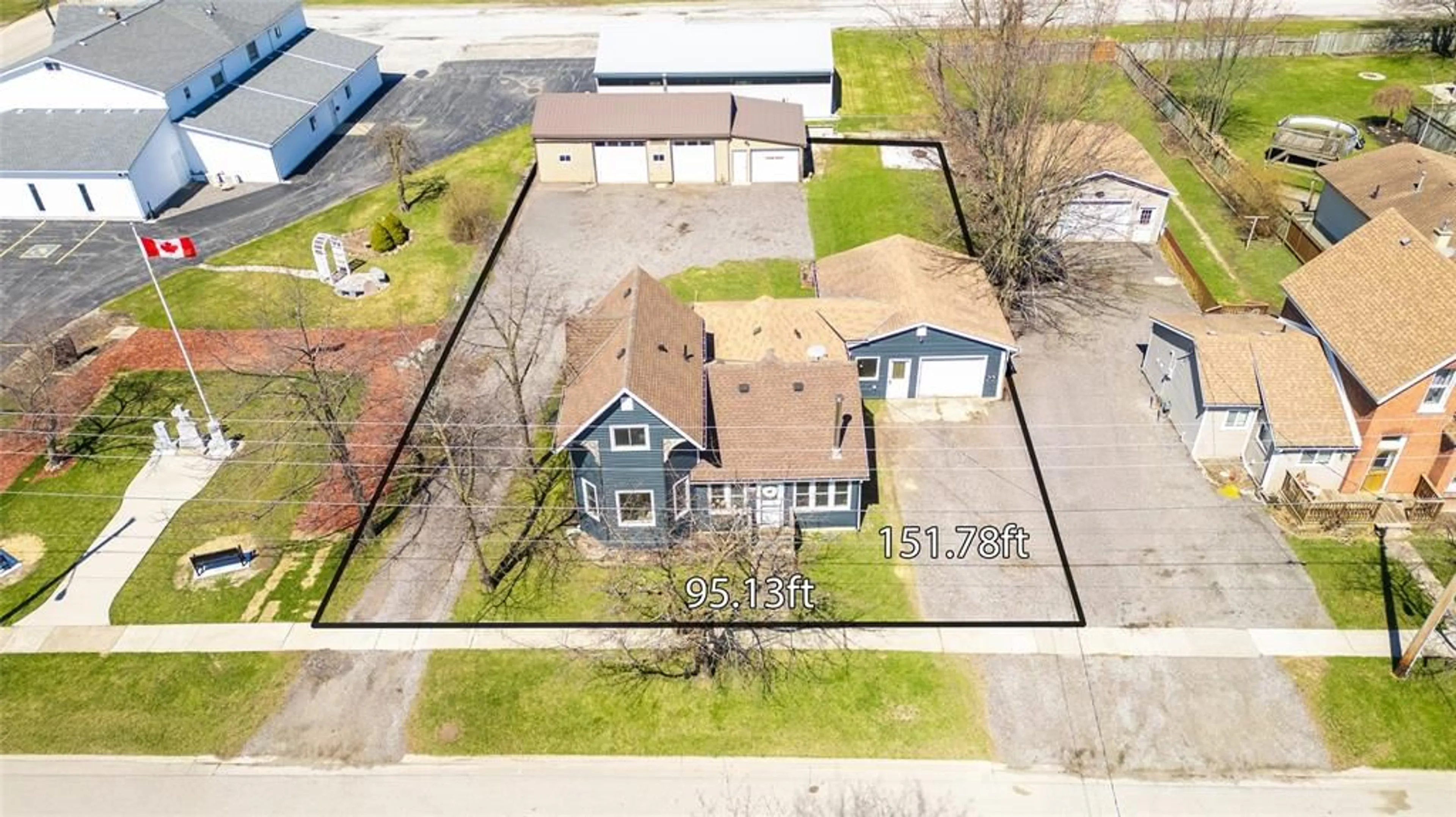 A pic from outside/outdoor area/front of a property/back of a property/a pic from drone, street for 2406 JANE St, St Clair Ontario N0N 1B0