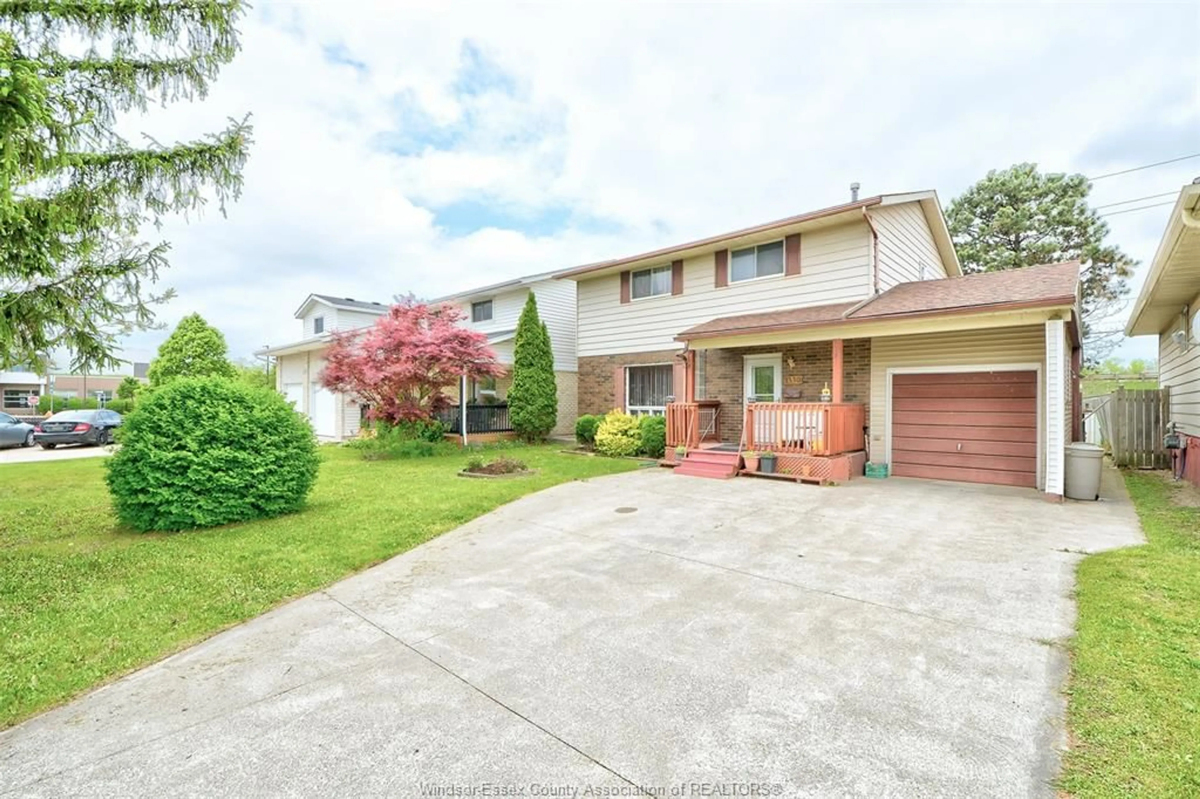 A pic from outside/outdoor area/front of a property/back of a property/a pic from drone, street for 1330 HALLMARK, Windsor Ontario N8W 4Z3