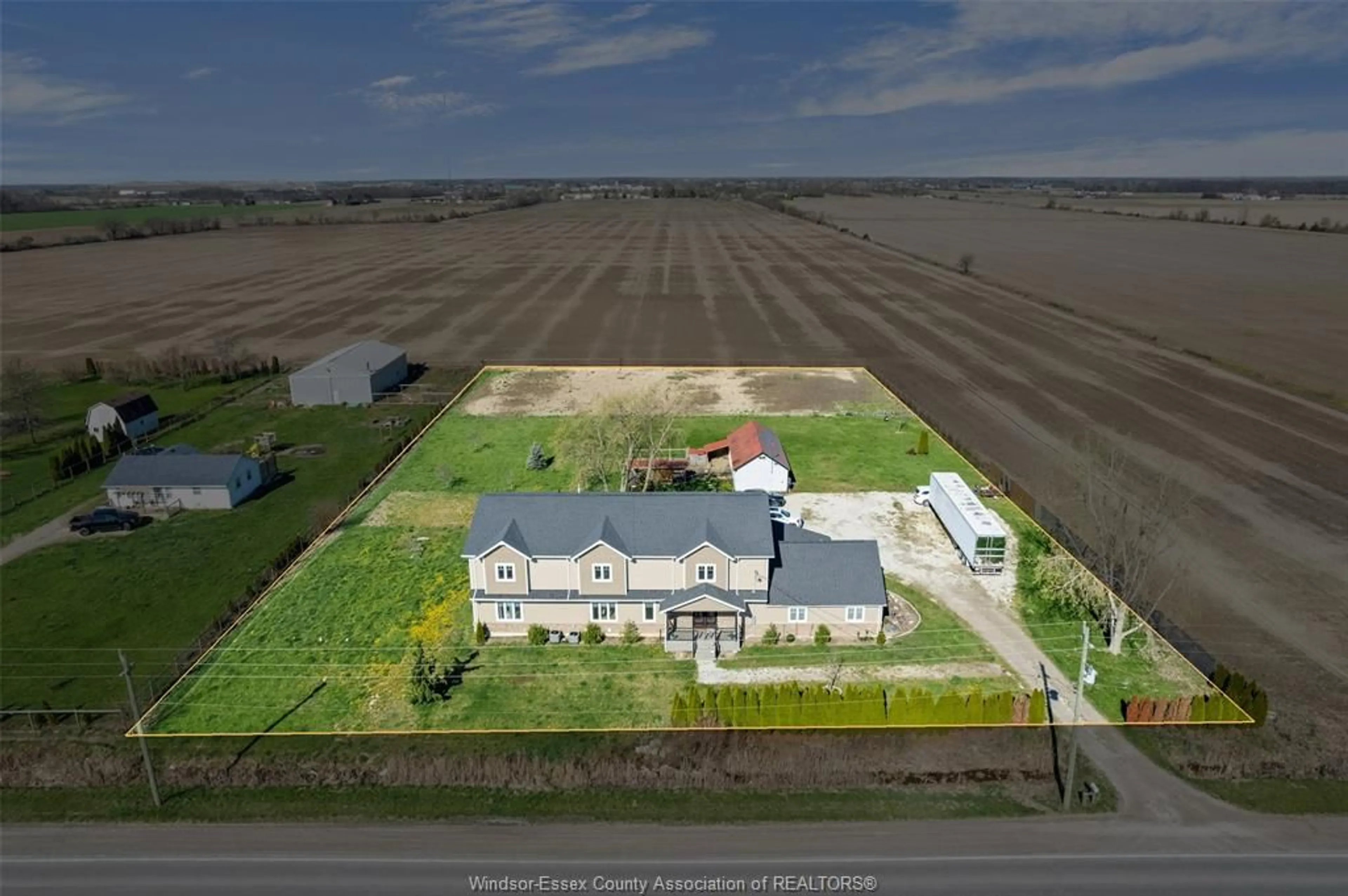 A pic from outside/outdoor area/front of a property/back of a property/a pic from drone, building for 9900 WALKER, Amherstburg Ontario N0R 1J0