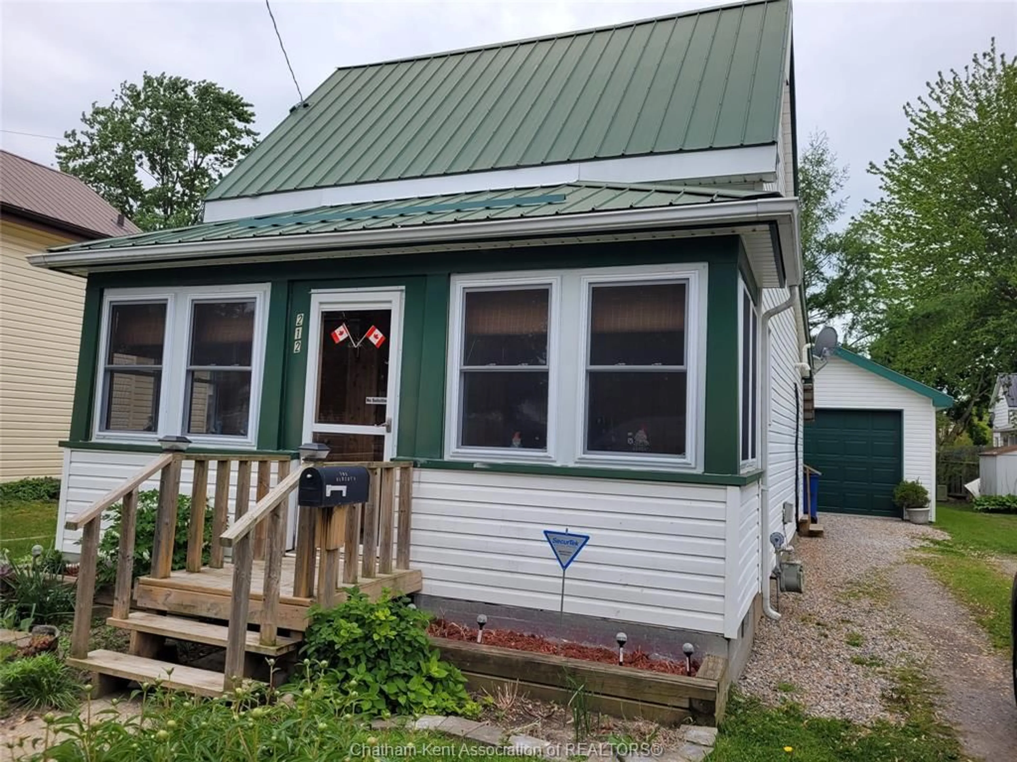 Home with vinyl exterior material, street for 212 Fraser St, Wallaceburg Ontario N8A 3X1