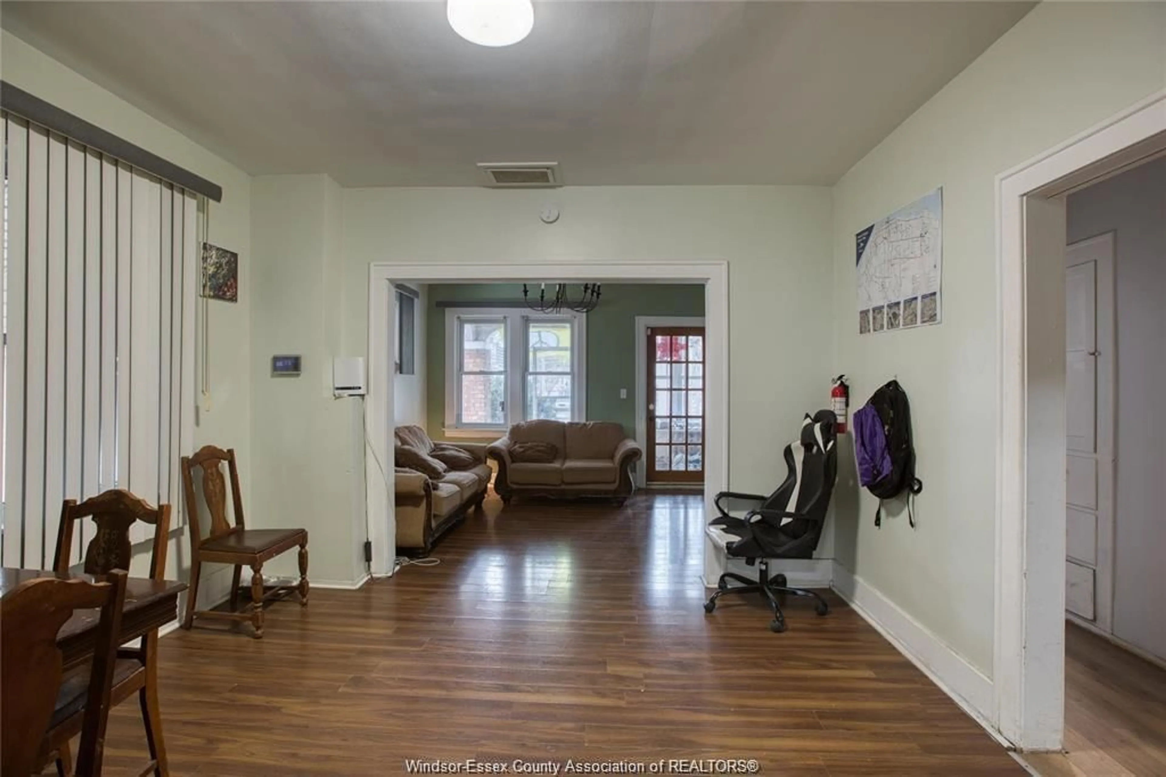 Indoor foyer for 1467 YORK Street, Windsor Ontario N8X 1W2