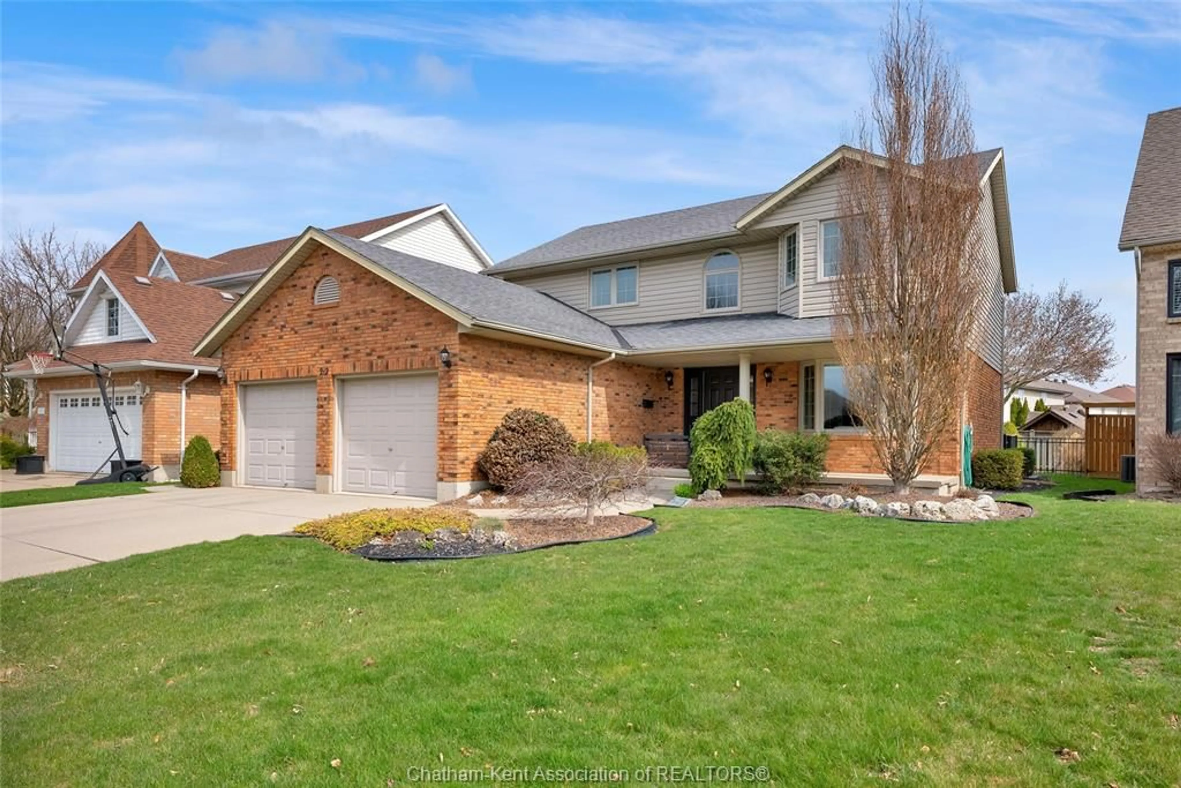 Home with brick exterior material, street for 212 Norway Maple Dr, Chatham Ontario N7L 5E8