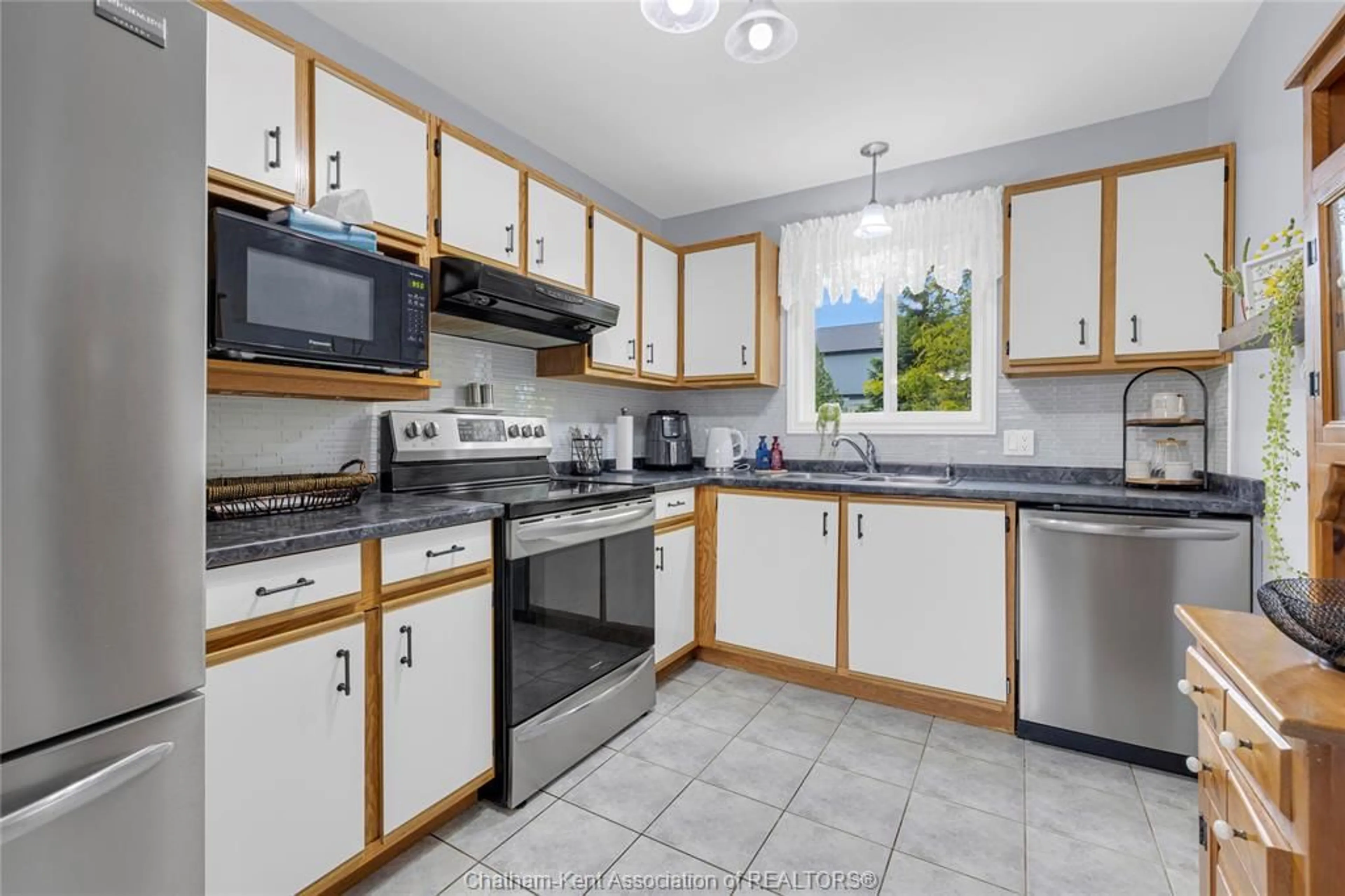 Standard kitchen, ceramic/tile floor for 2 Fancy Crt, Tilbury Ontario N0P 2L0
