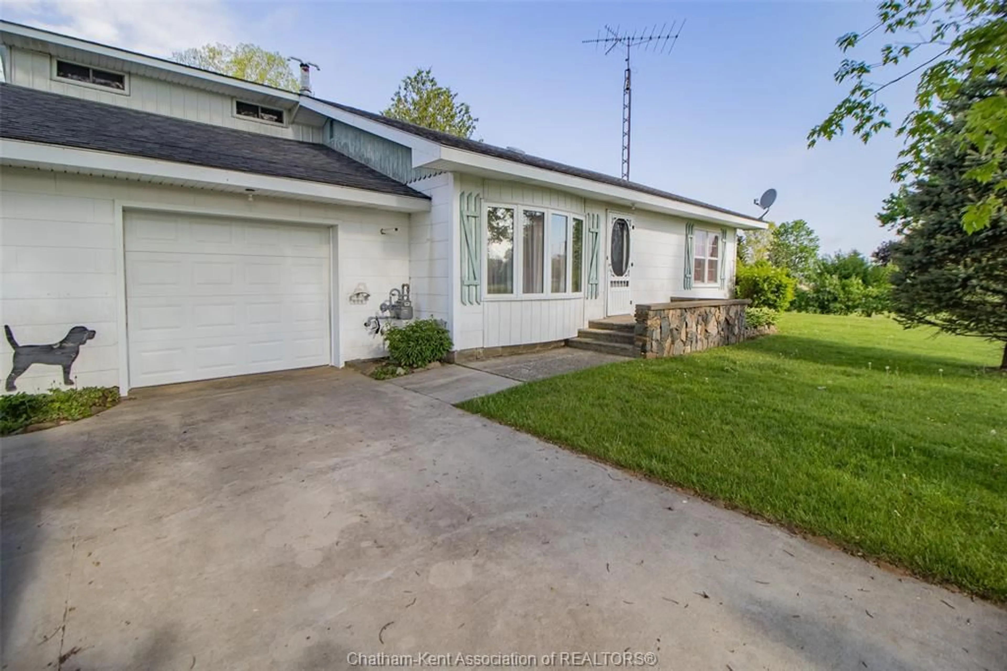A pic from outside/outdoor area/front of a property/back of a property/a pic from drone, street for 30246 WEST BOTHWELL Rd, Bothwell Ontario N0P 1C0