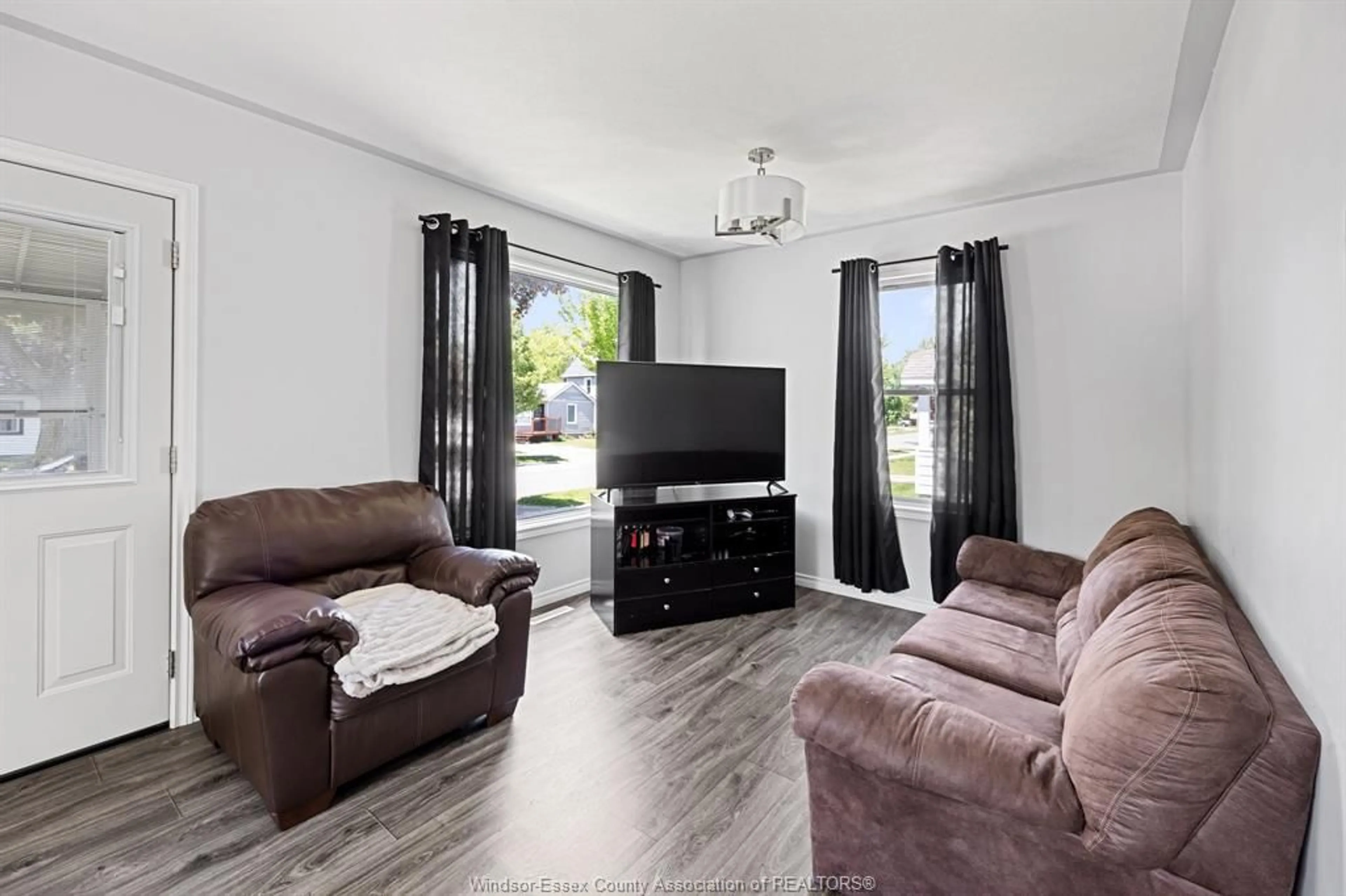 Living room with furniture, unknown for 38 WESTMORELAND, Leamington Ontario N8H 3P3