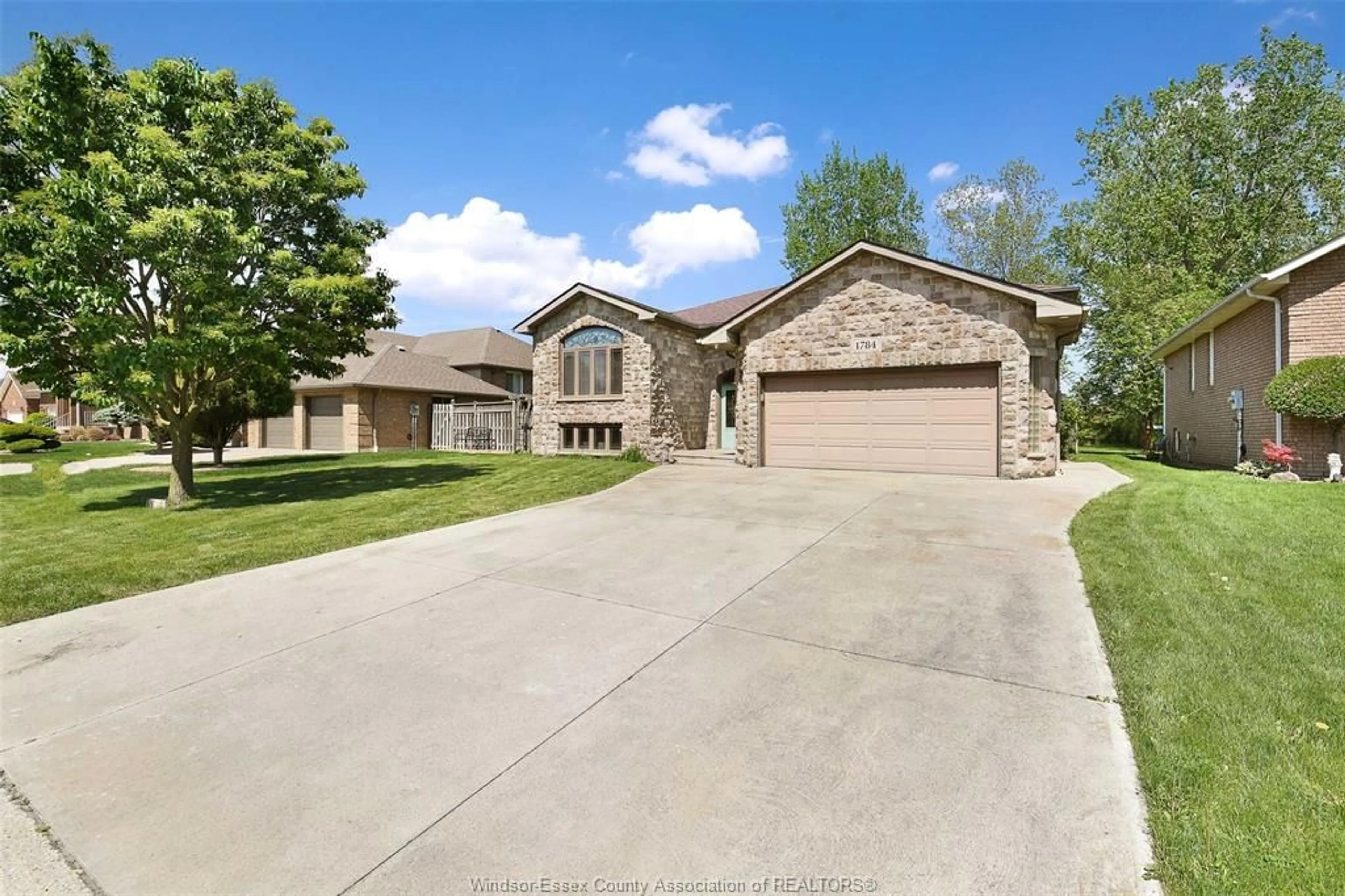 Unknown for 1784 ASKIN Ave, Windsor Ontario N9B 3T9