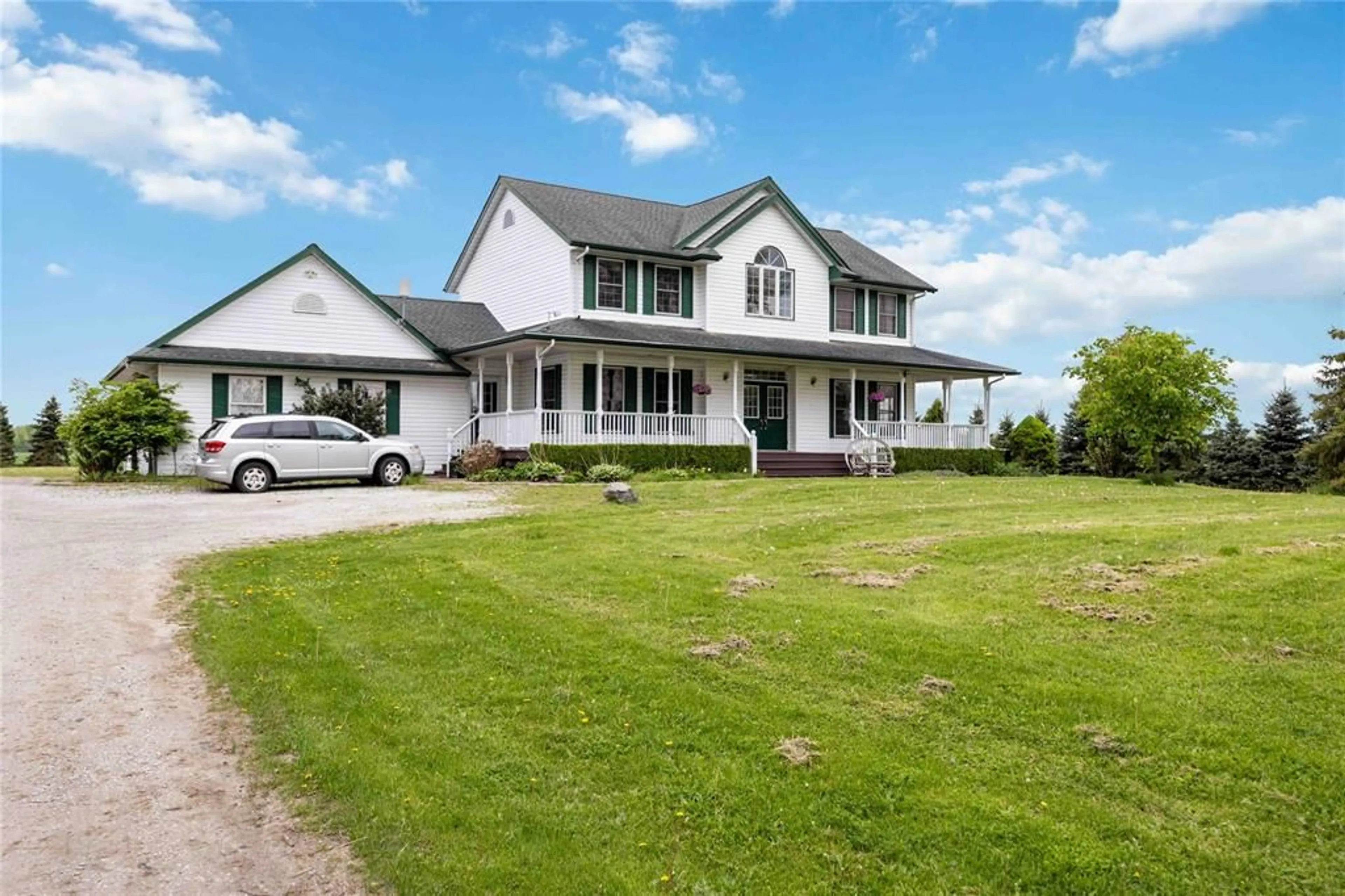 A pic from outside/outdoor area/front of a property/back of a property/a pic from drone, unknown for 1331 Petrolia Line, St Clair Ontario N0N 1G0