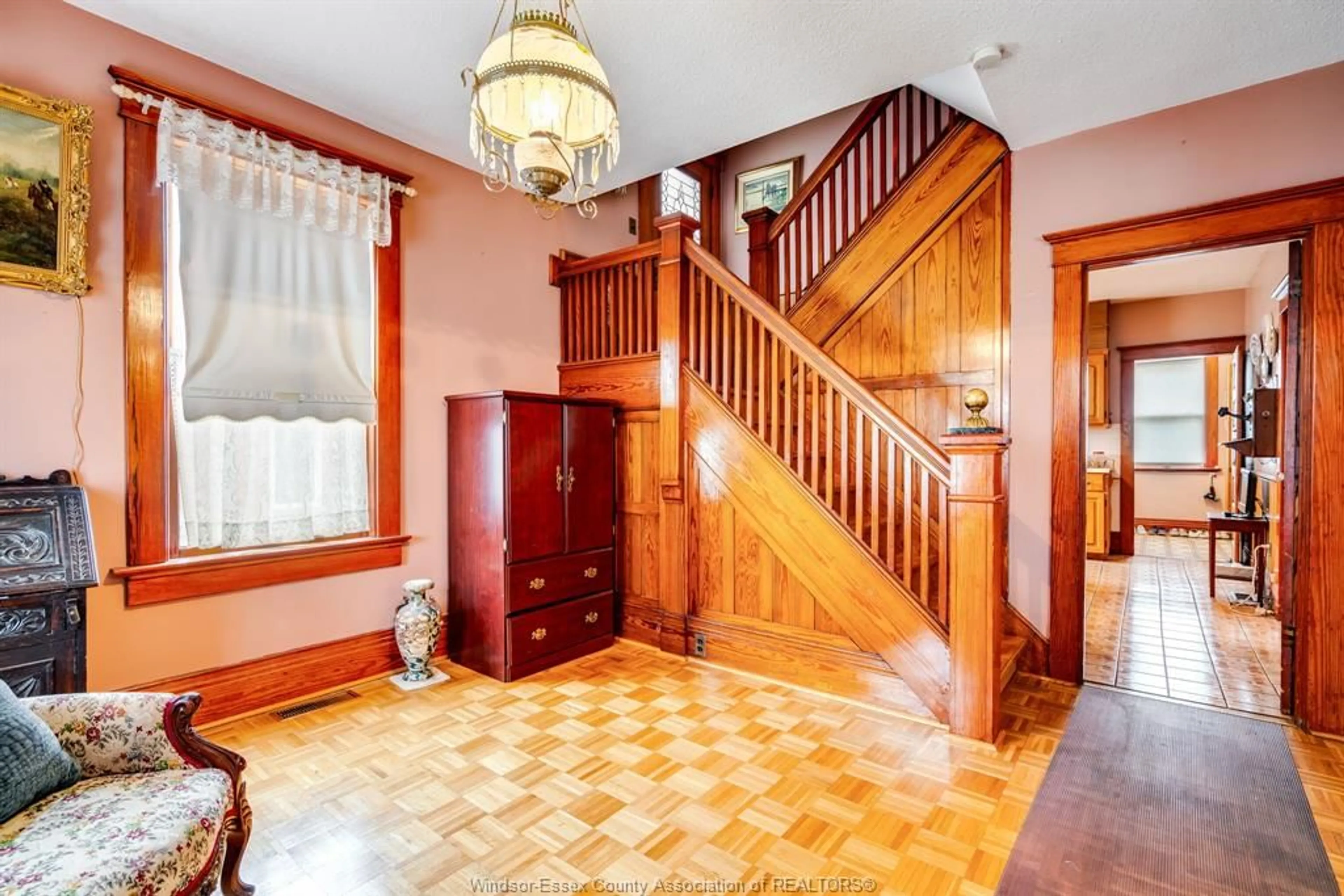 Indoor foyer for 10 CARLYLE St, Tilbury Ontario N0P 2L0