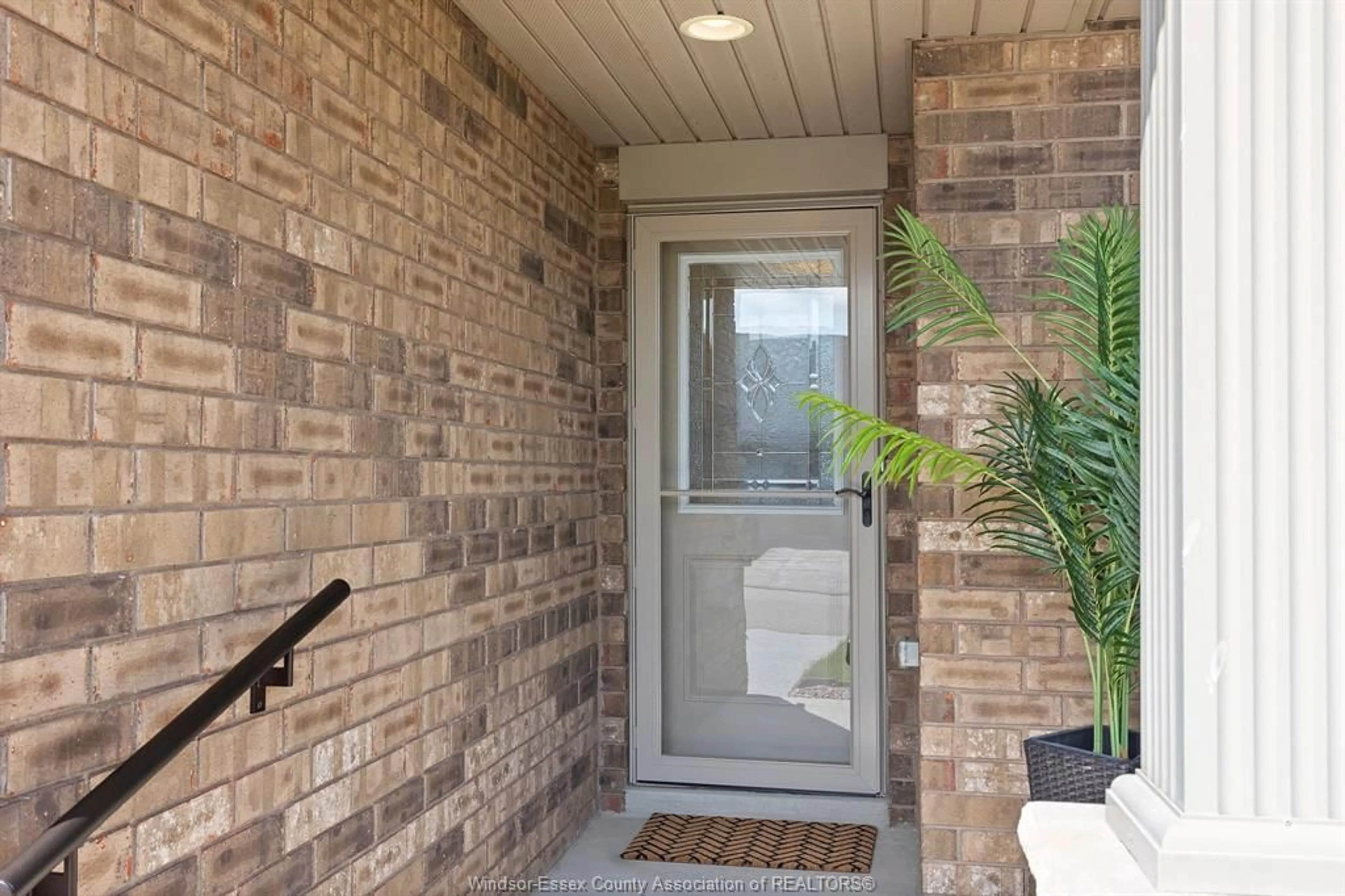Indoor entryway for 2553 TIVOLI Ave, Windsor Ontario N5P 0B3