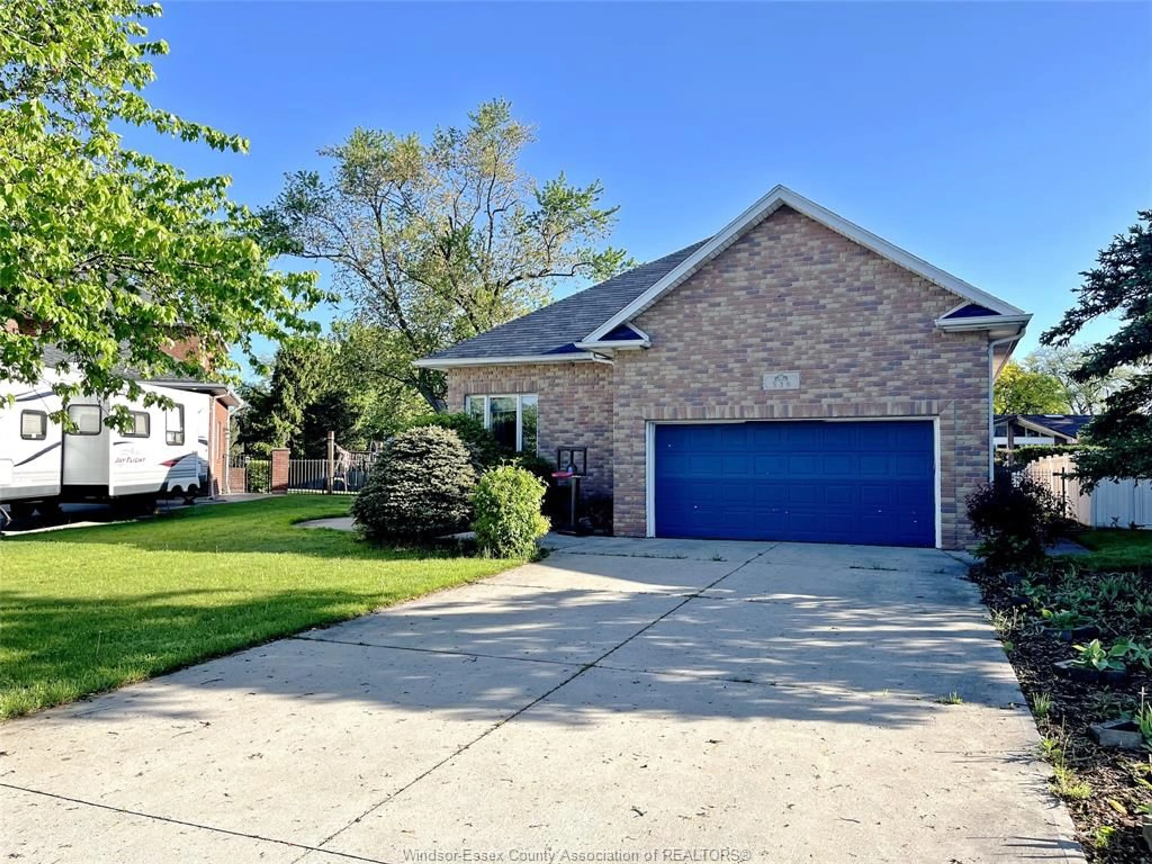 Home with brick exterior material, street for 536 LISA Cres, Windsor Ontario N9G 2M5