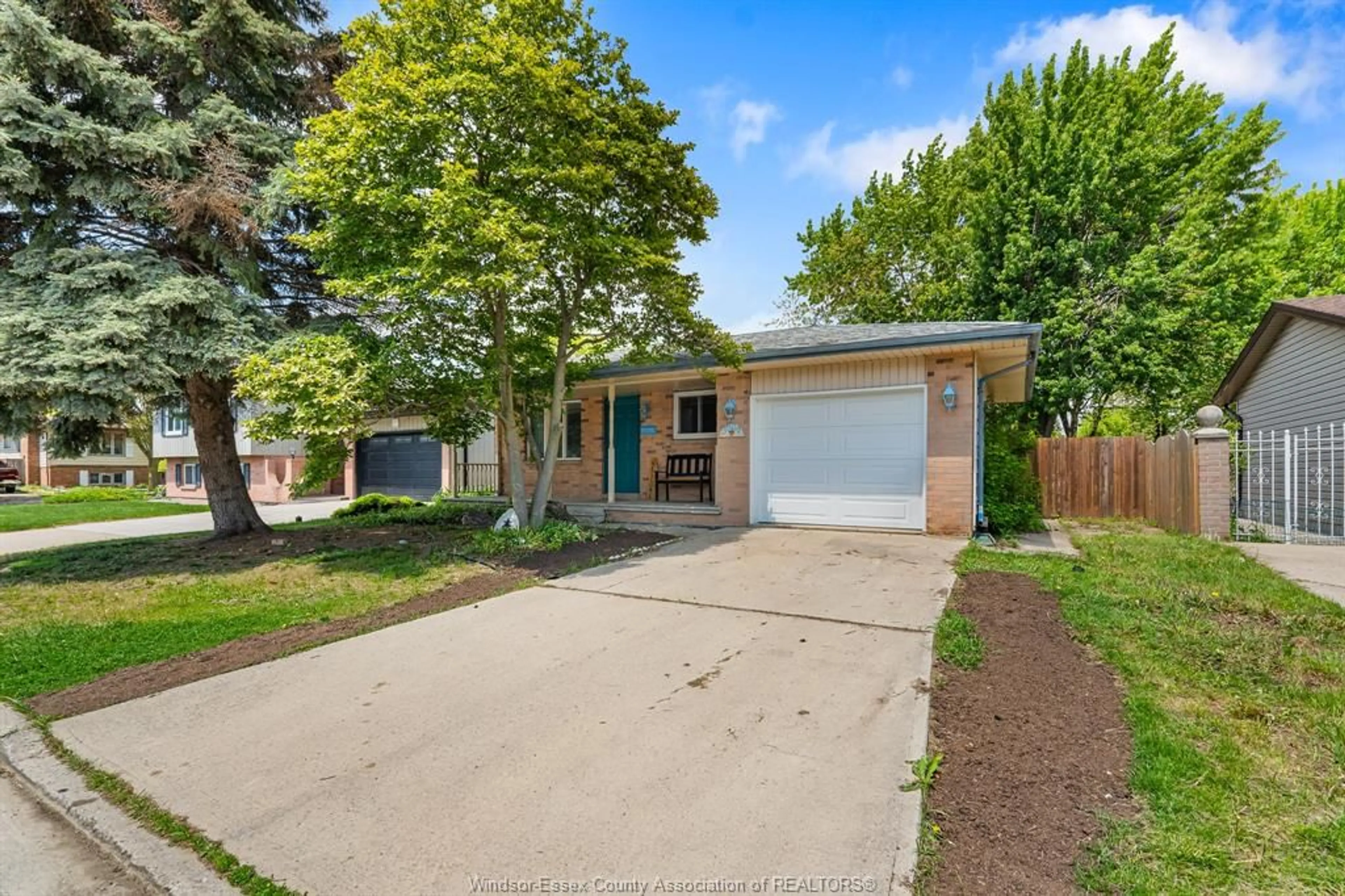 Unknown for 3309 AURORA Dr, Windsor Ontario N8R 1Y9