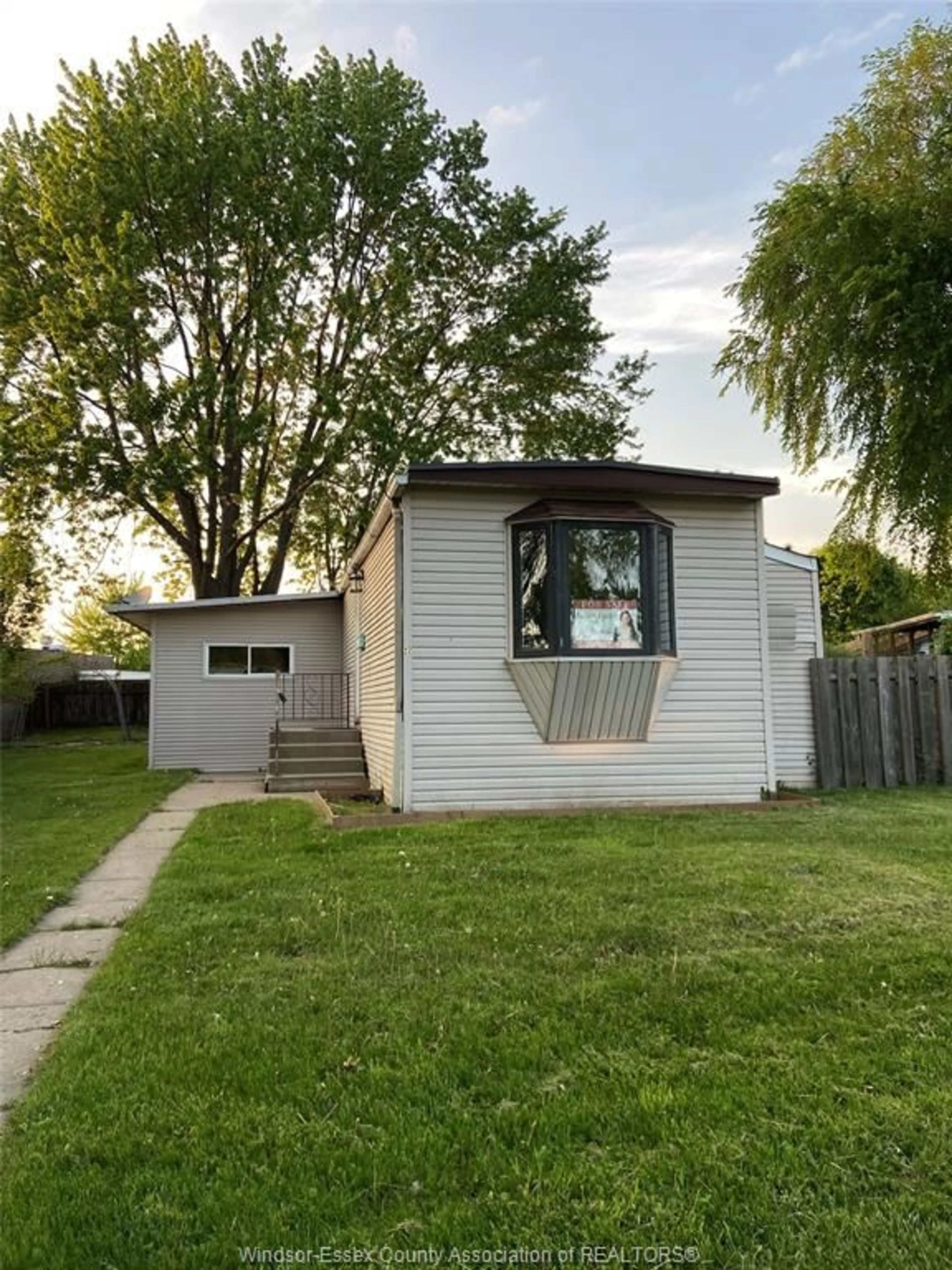Shed for 22 MALDEN HILL Dr, Amherstburg Ontario N9V 3L5