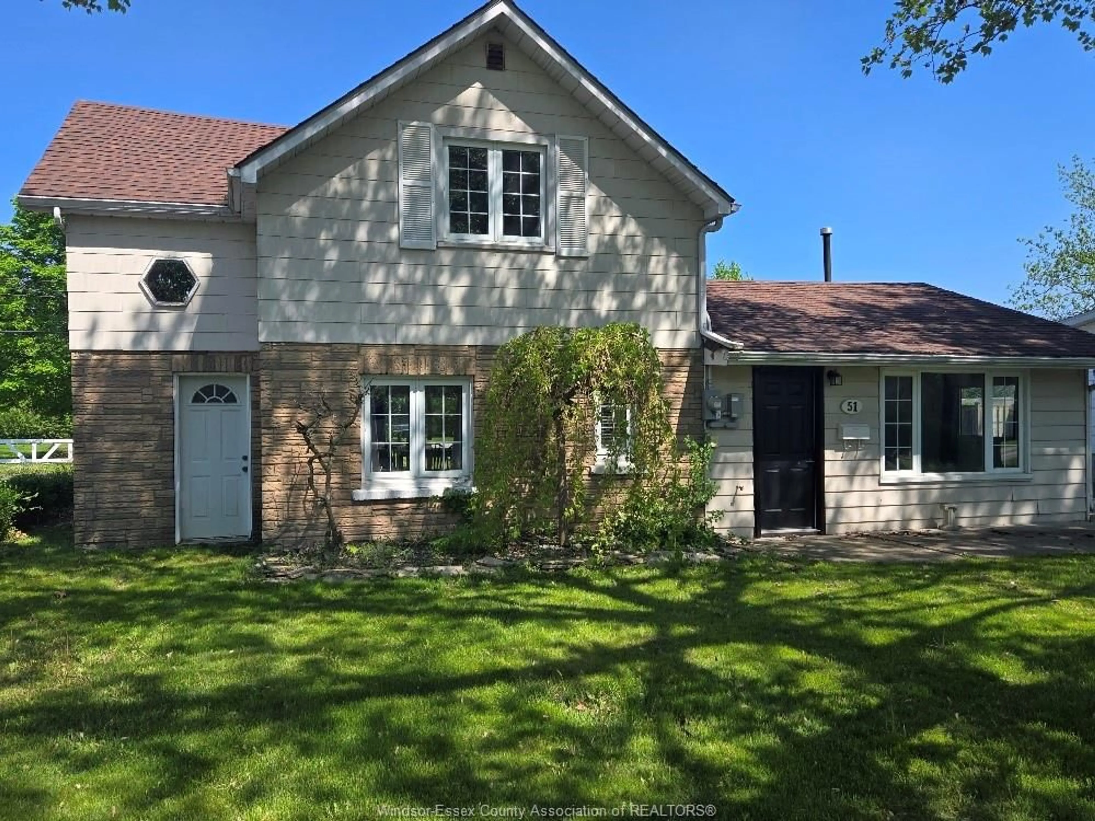A pic from outside/outdoor area/front of a property/back of a property/a pic from drone, street for 51 BALACLAVA St, Amherstburg Ontario N9V 2G5