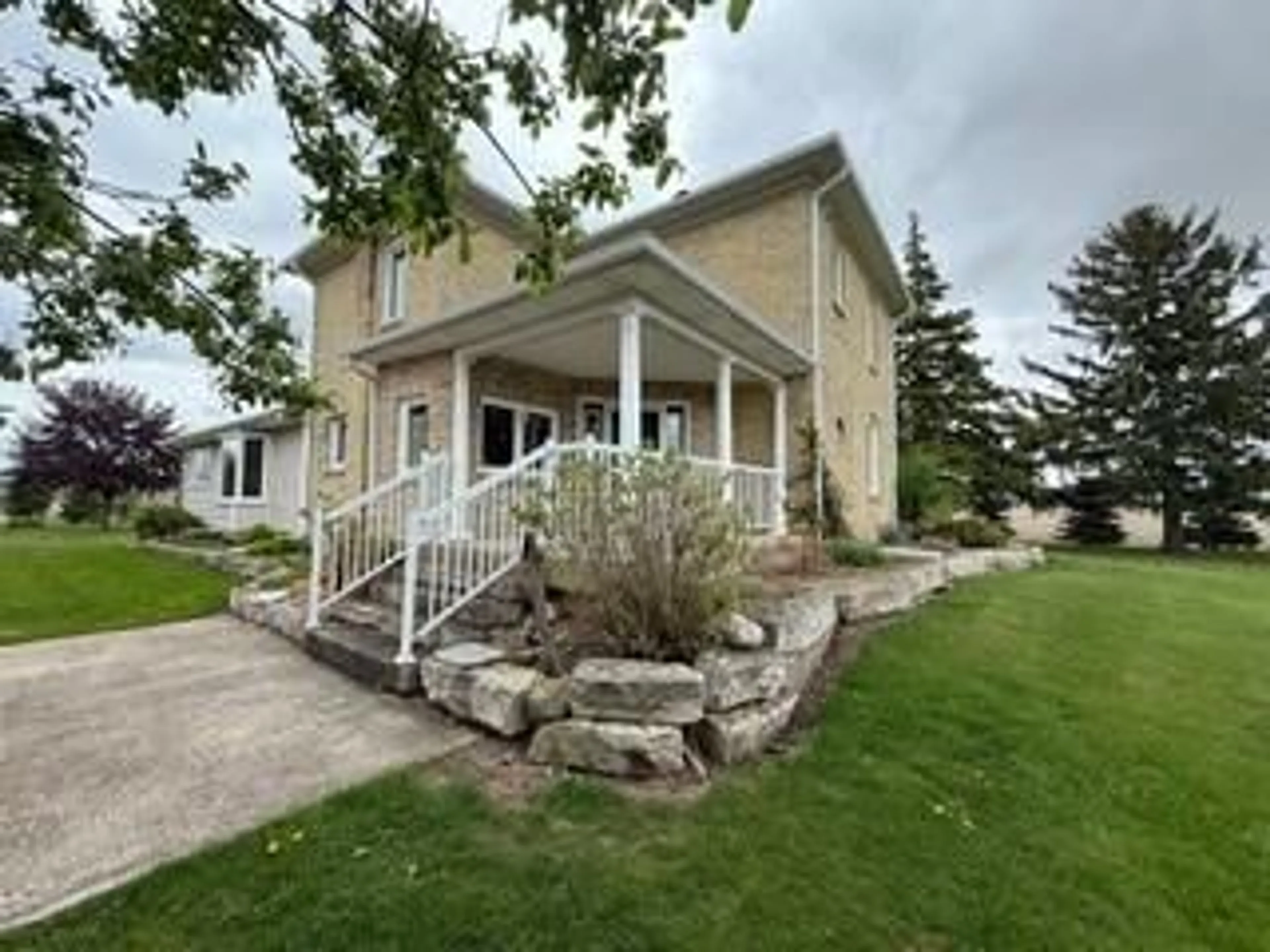A pic from outside/outdoor area/front of a property/back of a property/a pic from drone, unknown for 5458 DOUGLAS Line, Plympton-Wyoming Ontario N0N 1J0
