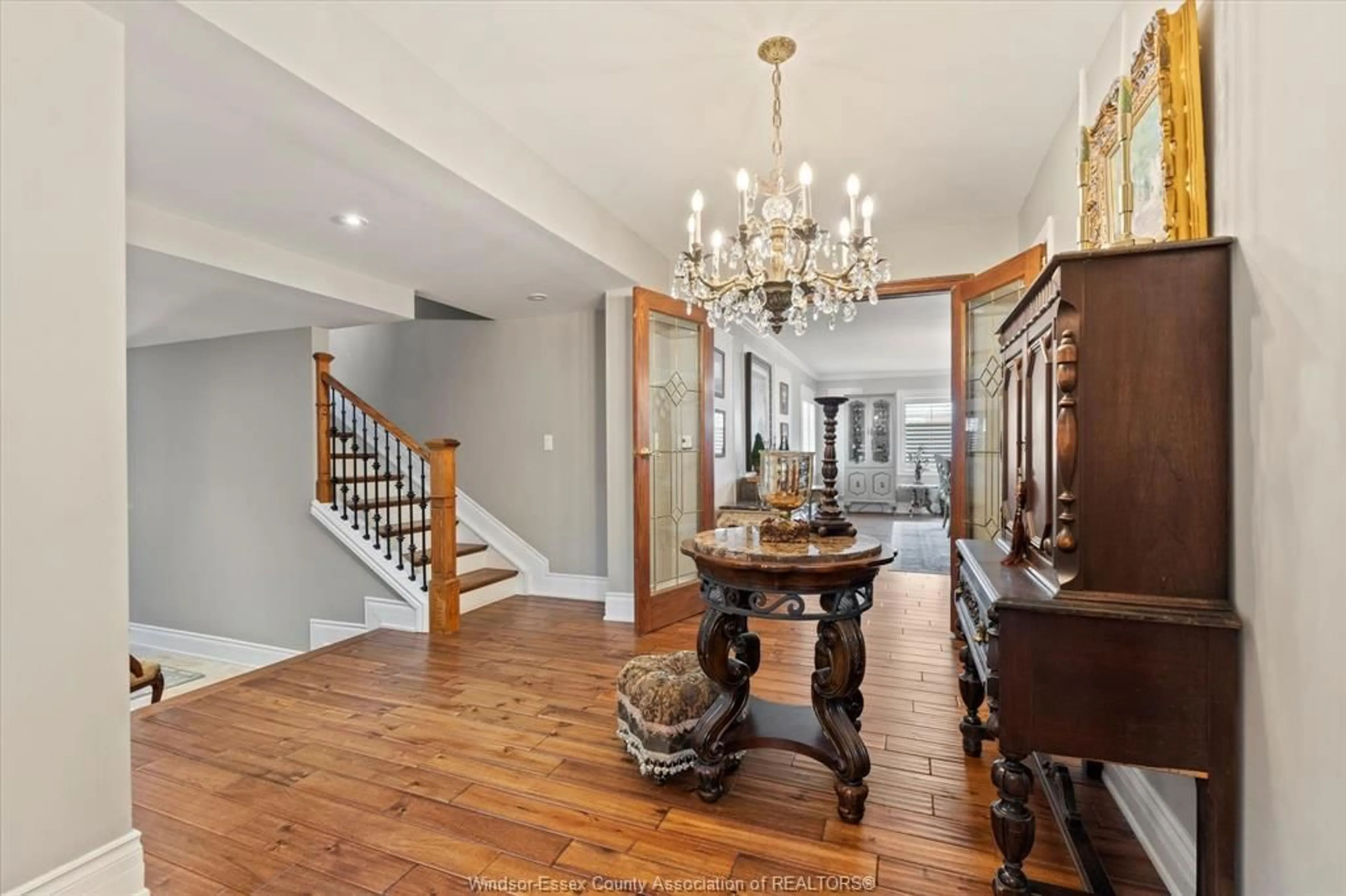 Indoor foyer for 165 SIMCOE St, Amherstburg Ontario N9V 1M2