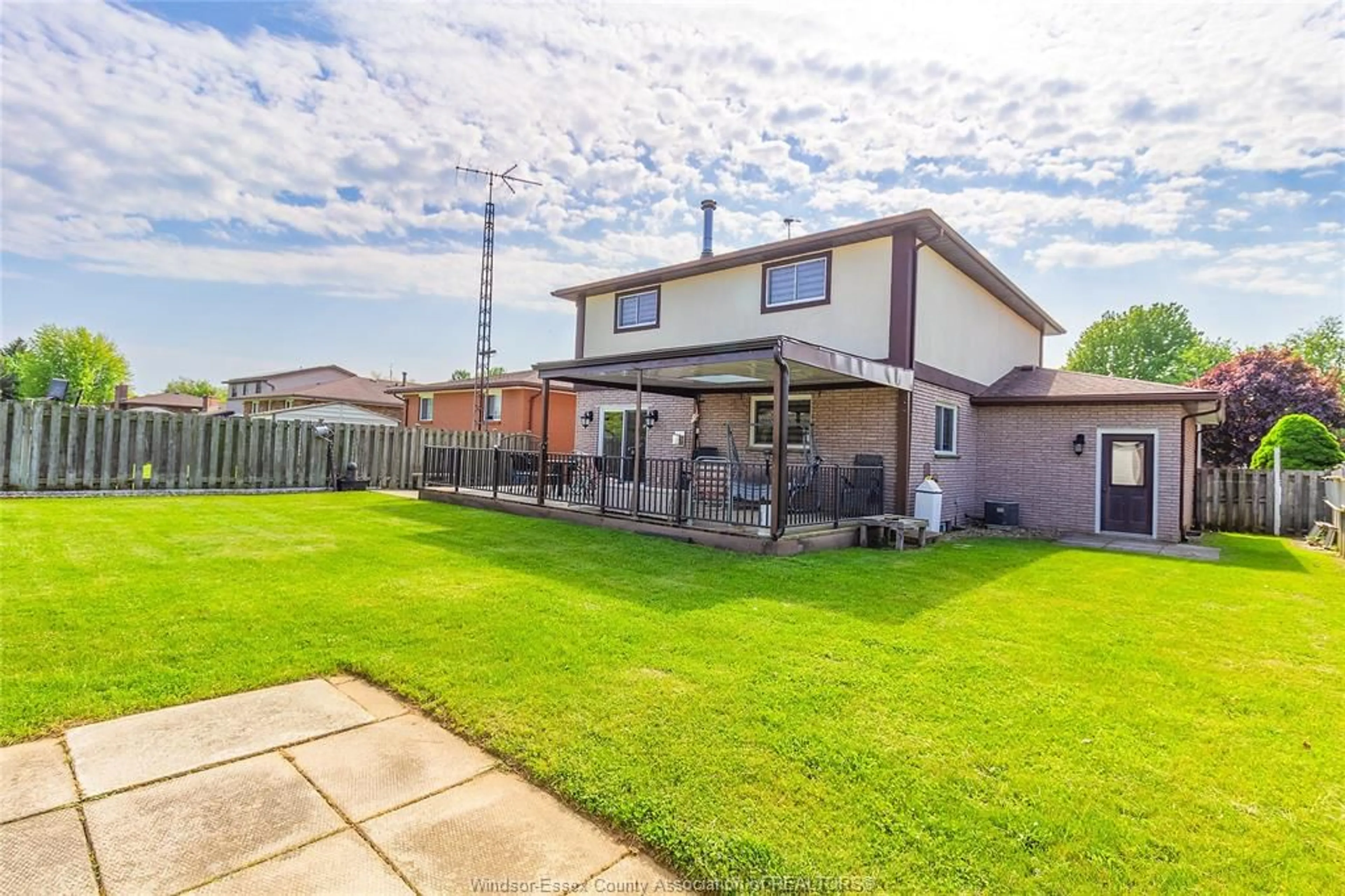 Patio, street for 16 WINDWOOD Dr, Leamington Ontario N8H 4Y2