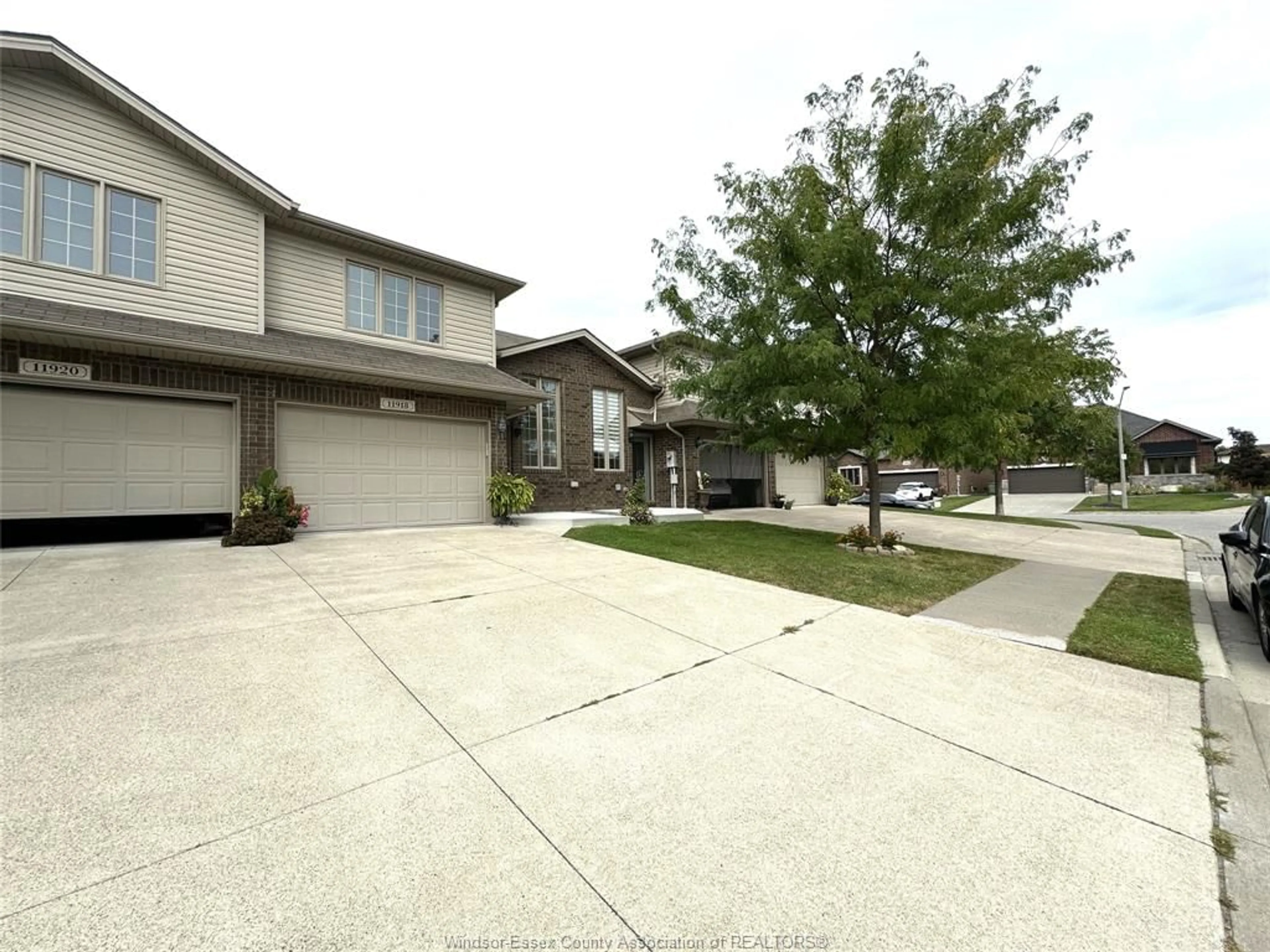 A pic from outside/outdoor area/front of a property/back of a property/a pic from drone, street for 11918 BOULDER Cres, Windsor Ontario N8P 1Z6