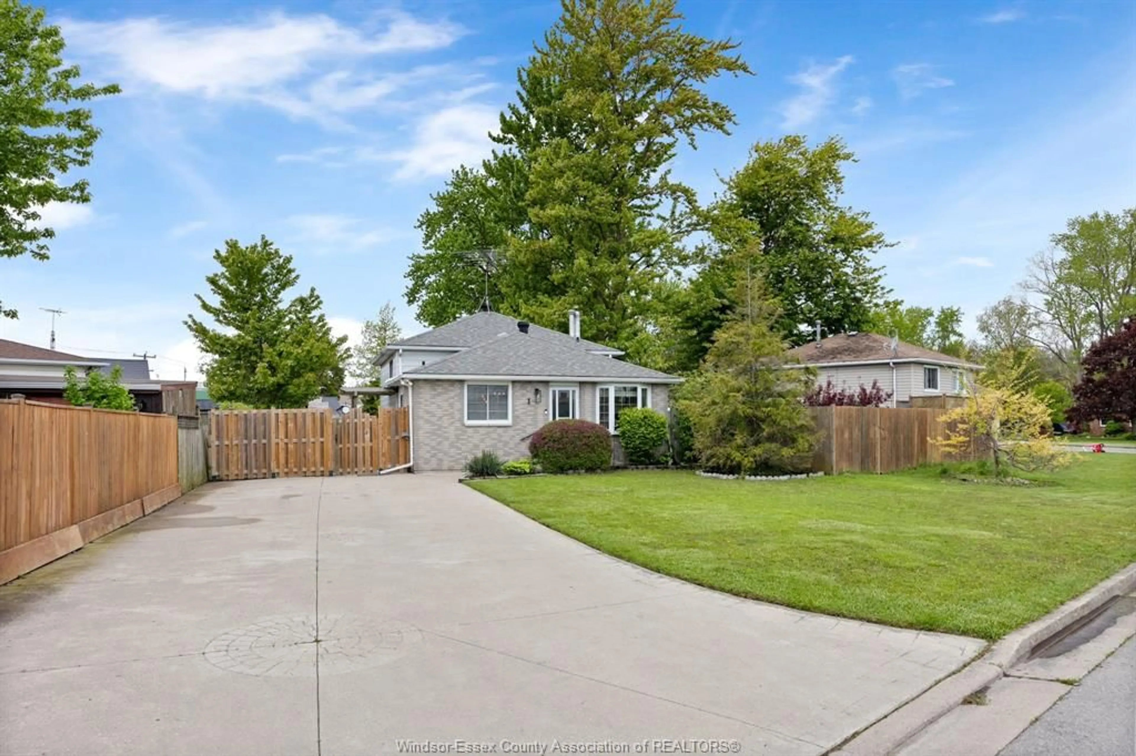 A pic from outside/outdoor area/front of a property/back of a property/a pic from drone, street for 1 STATION St, Tilbury Ontario N0P 1L0
