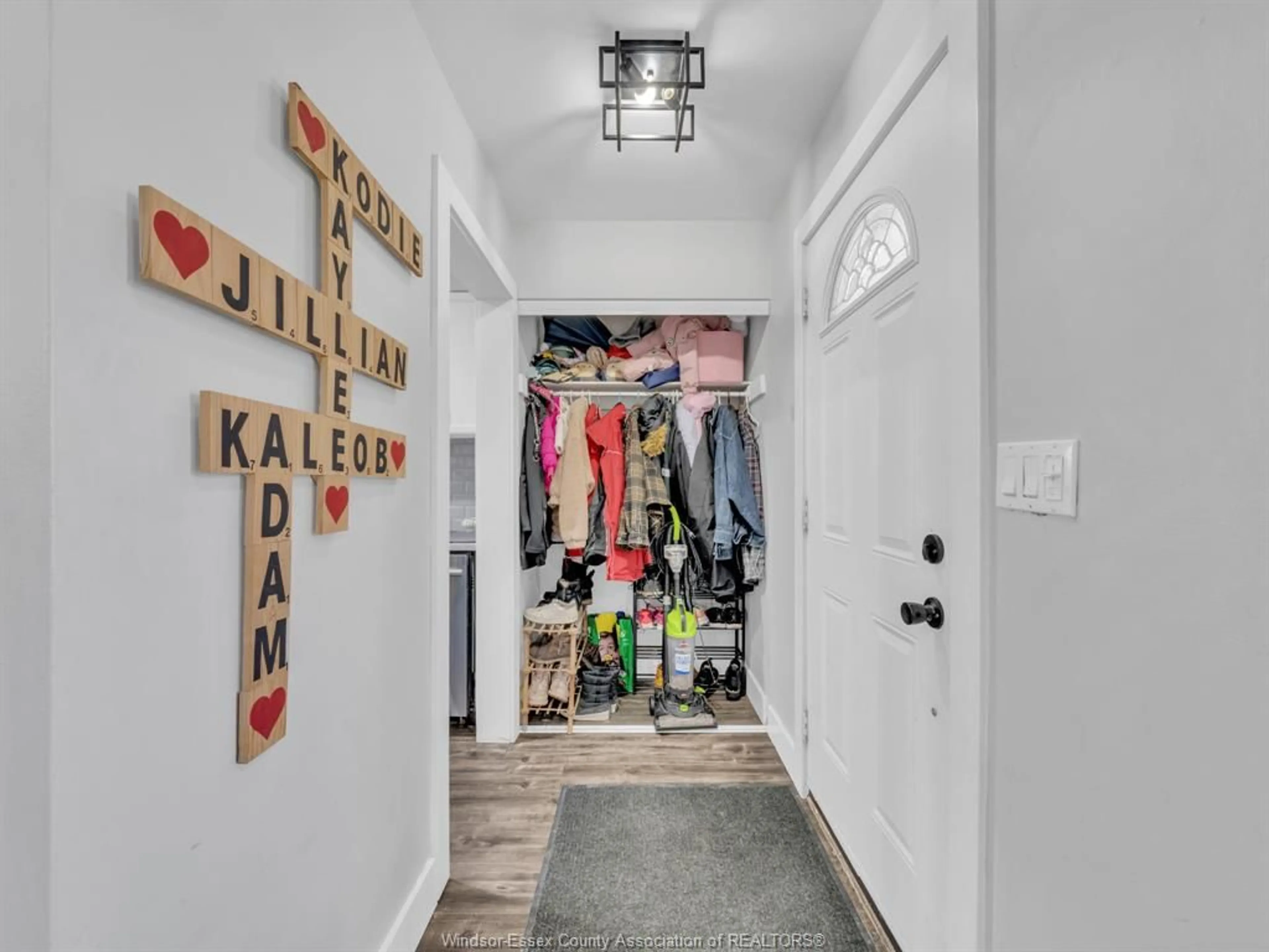Indoor entryway for 2965 BRIMLEY, Windsor Ontario N8R 1L9