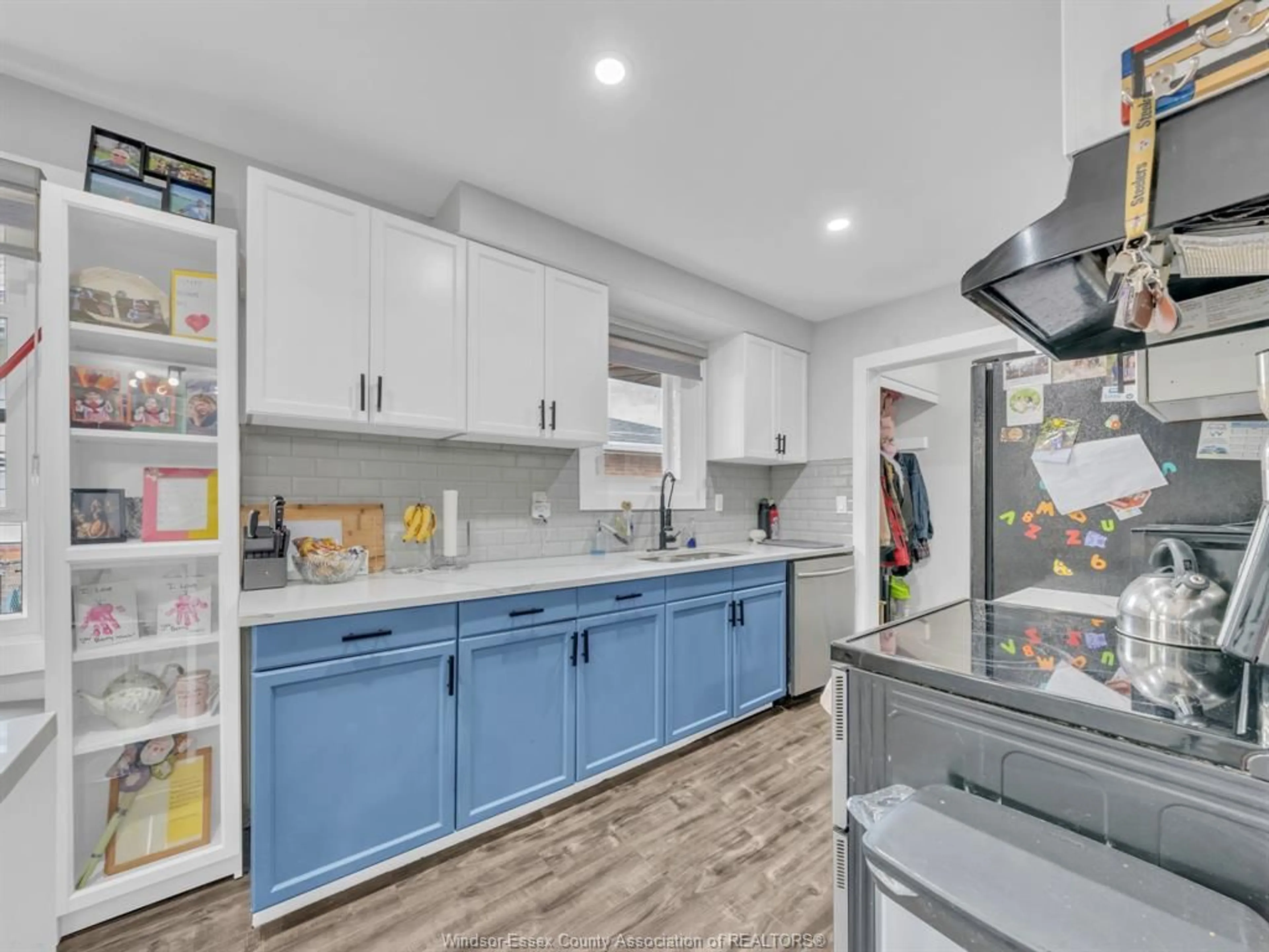 Open concept kitchen, ceramic/tile floor for 2965 BRIMLEY, Windsor Ontario N8R 1L9