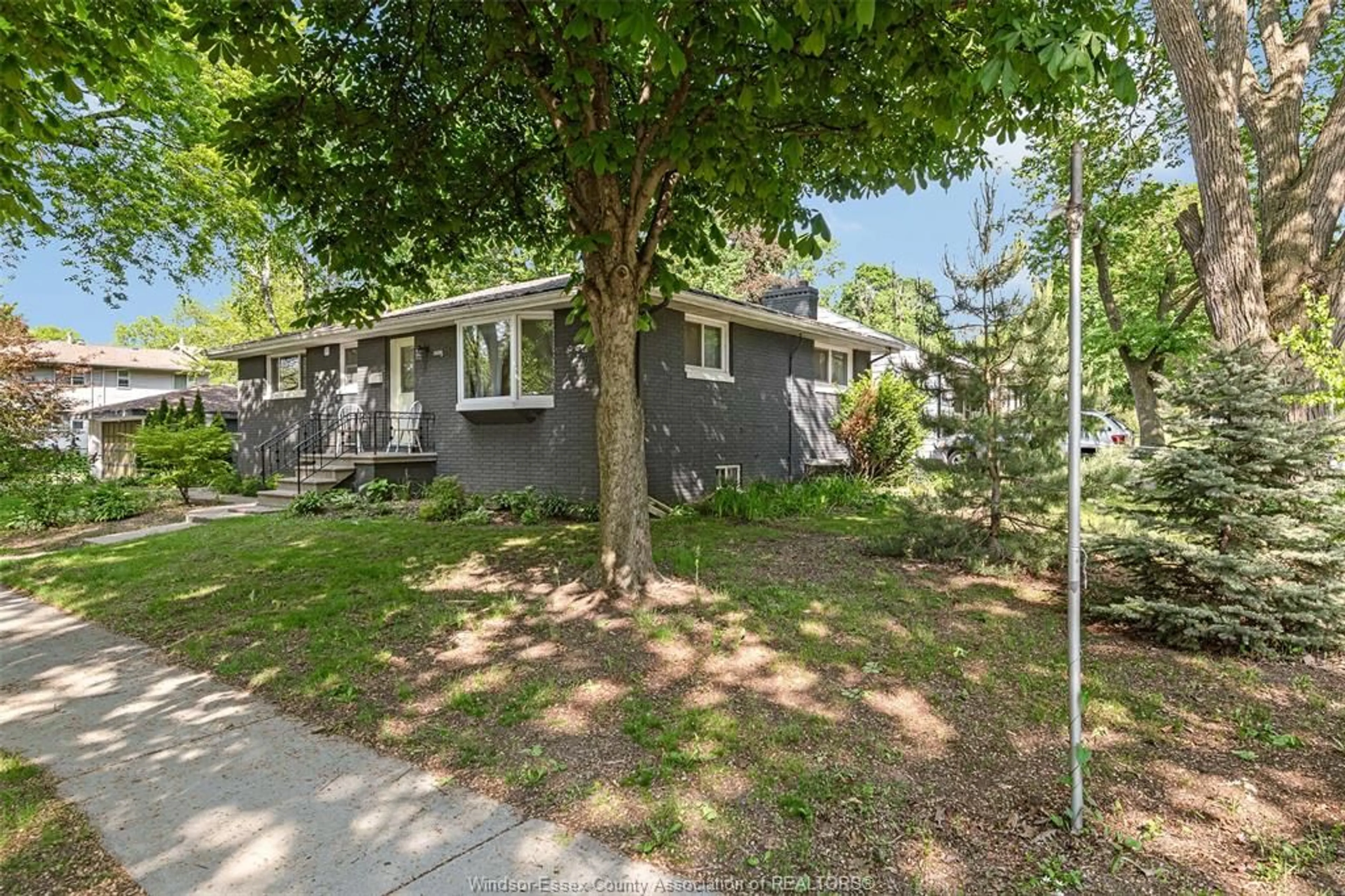 Unknown for 3689 WELLS, Windsor Ontario N9C 1T8
