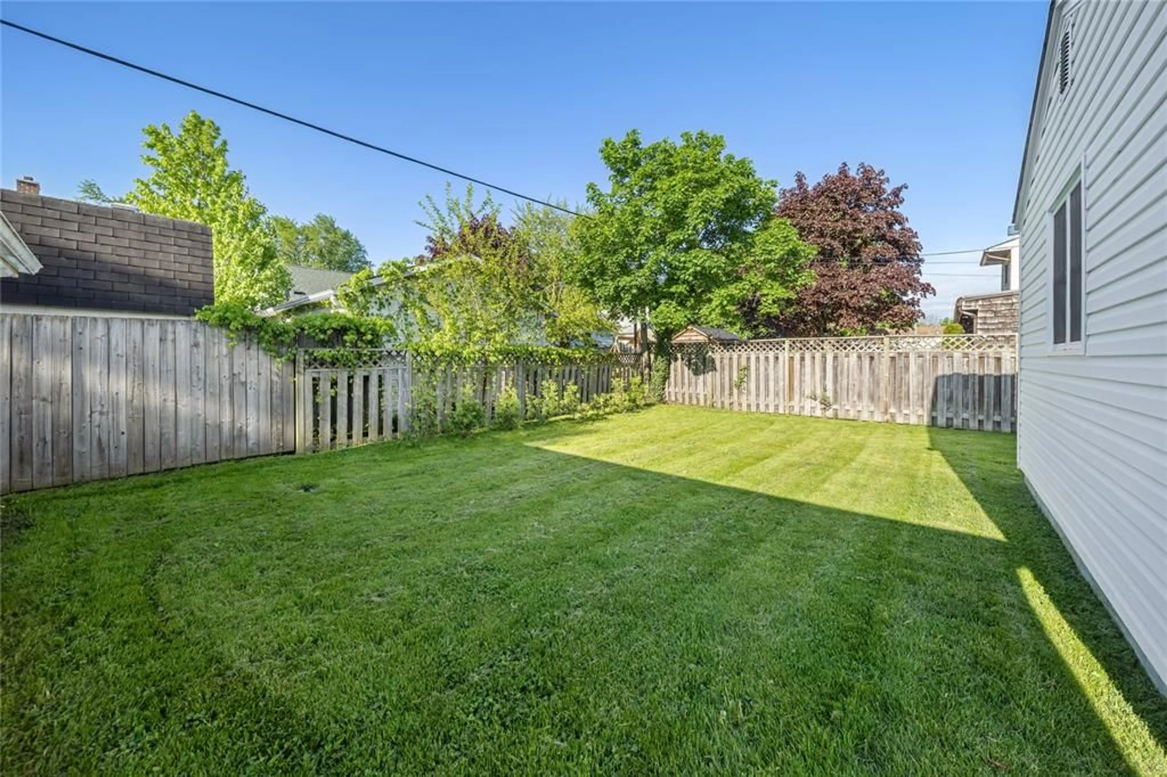 Patio, street for 581 CROMWELL St, Sarnia Ontario N7T 3Z5