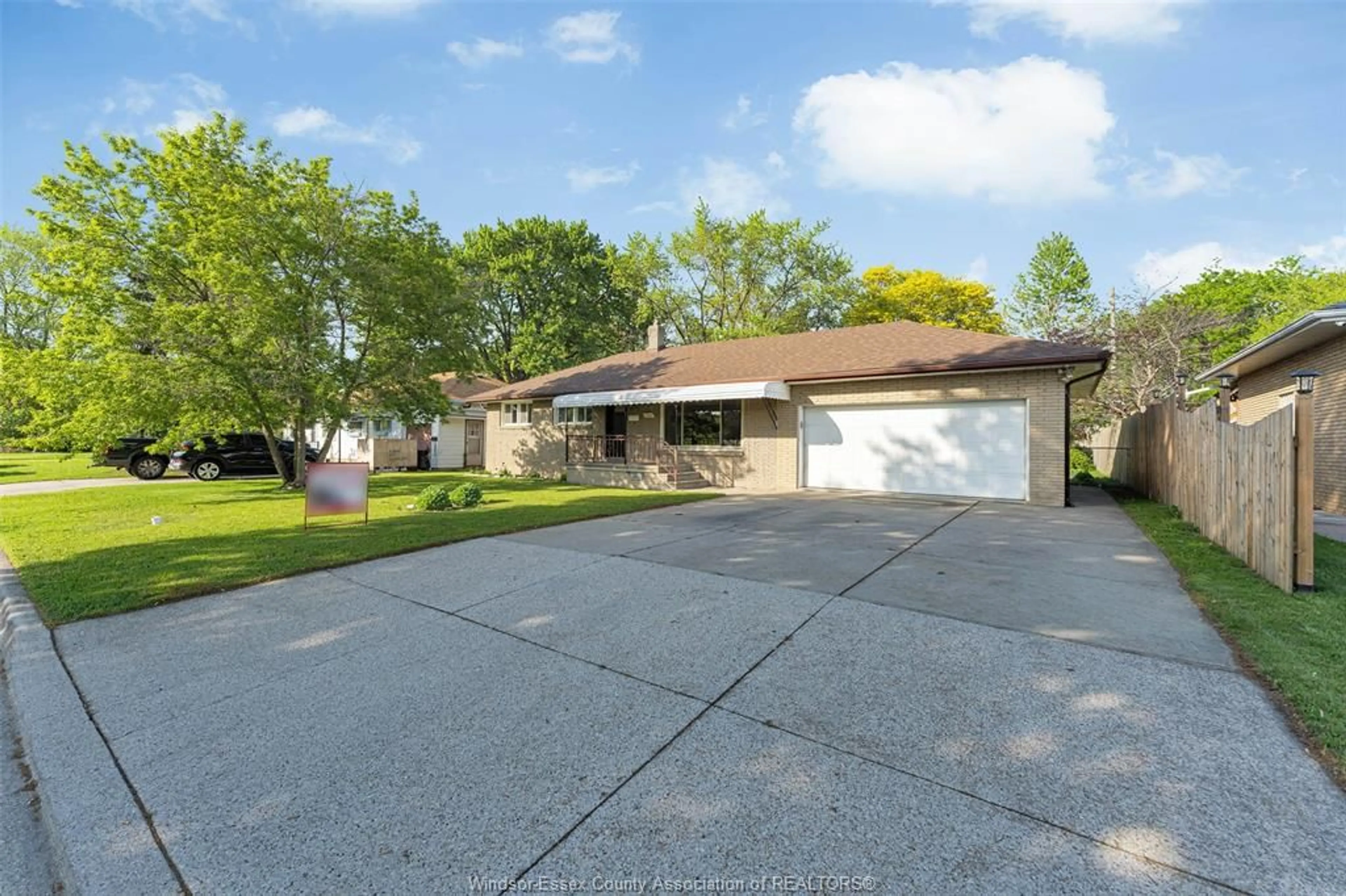Unknown for 1660 EVERTS Ave, Windsor Ontario N9B 3E5
