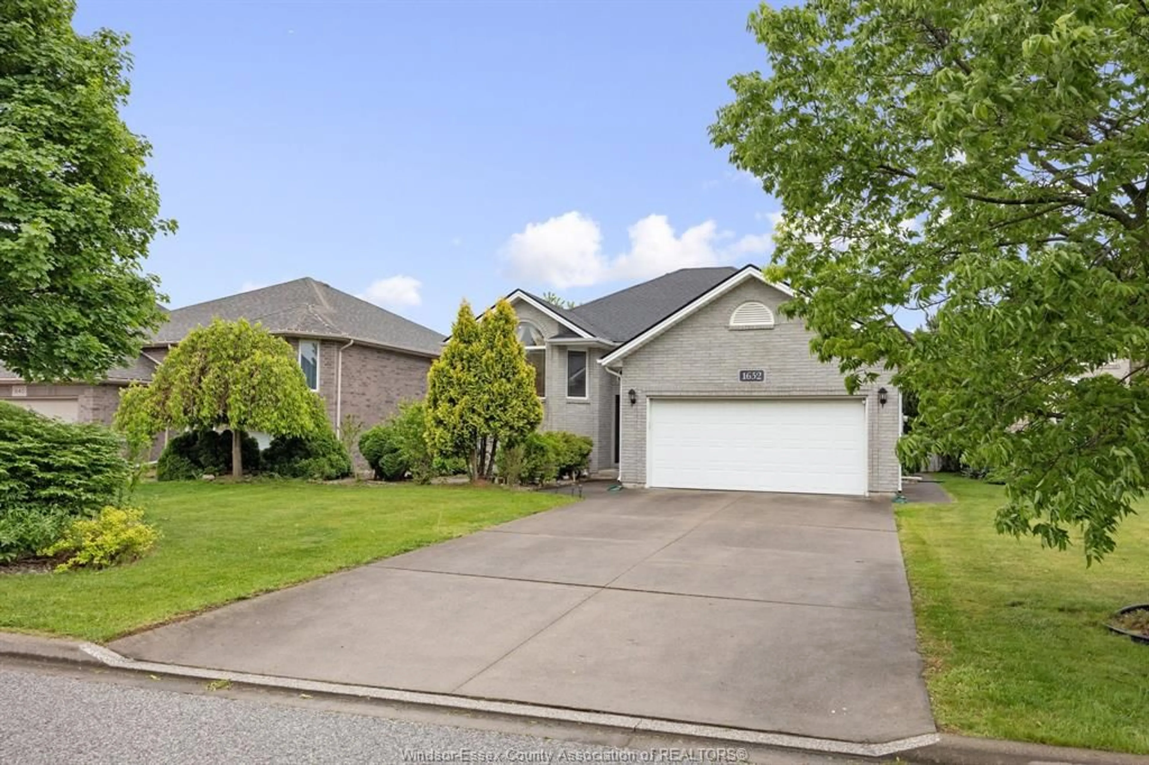 A pic from outside/outdoor area/front of a property/back of a property/a pic from drone, street for 1652 Stoneybrook Cres, Windsor Ontario N9G 2S9