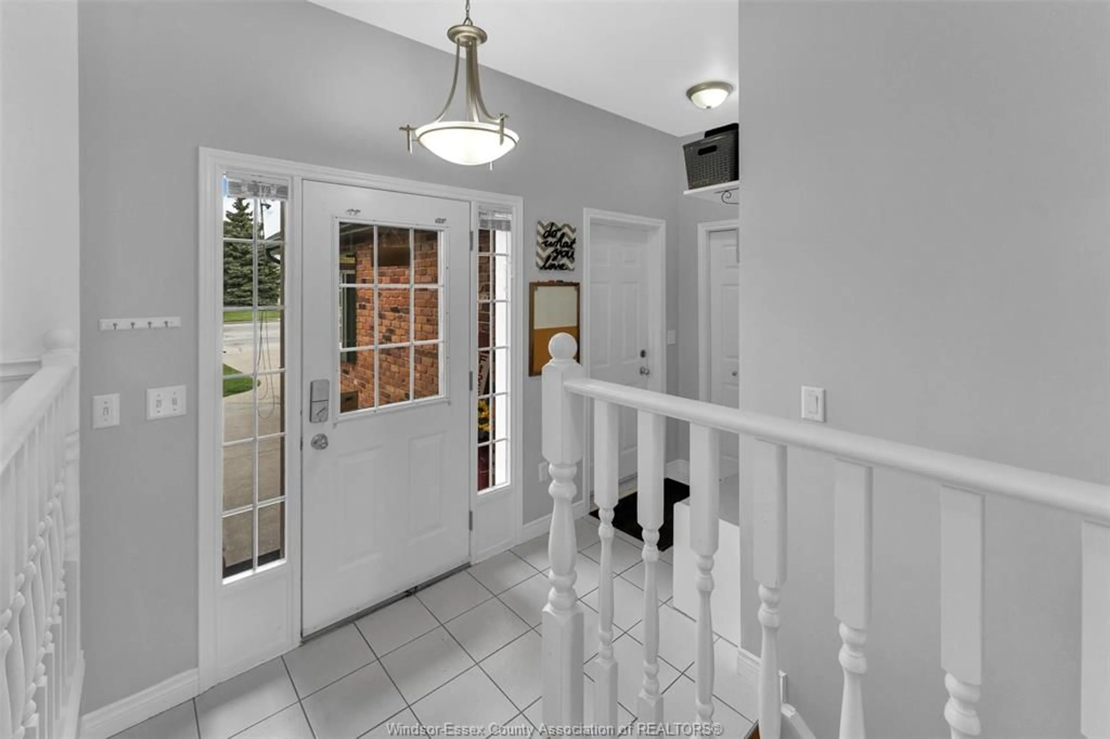 Indoor foyer for 109 Duck Creek, Belle River Ontario N8L 0M4