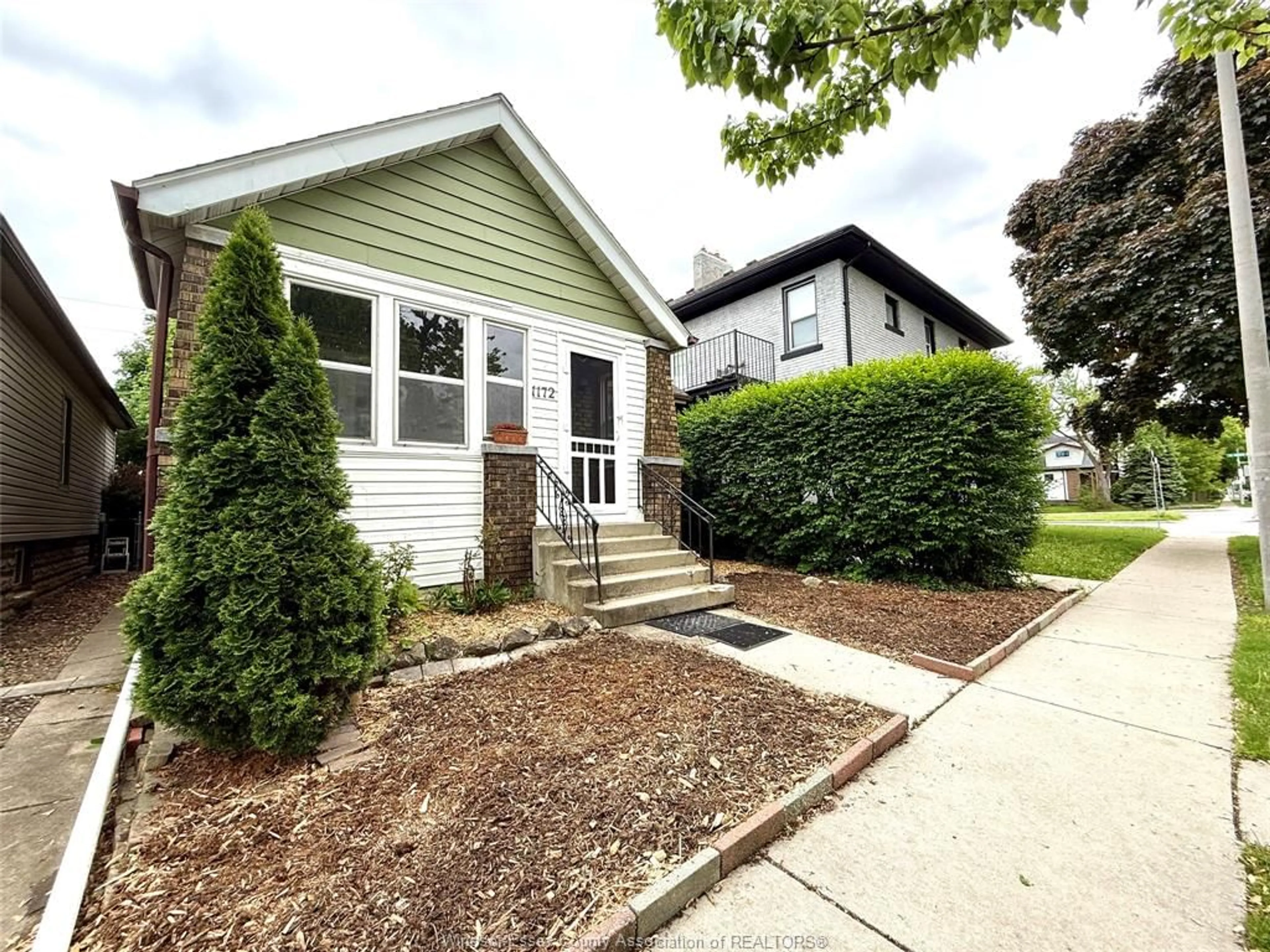 Home with vinyl exterior material, street for 1172 Gladstone, Windsor Ontario N9A 2S1