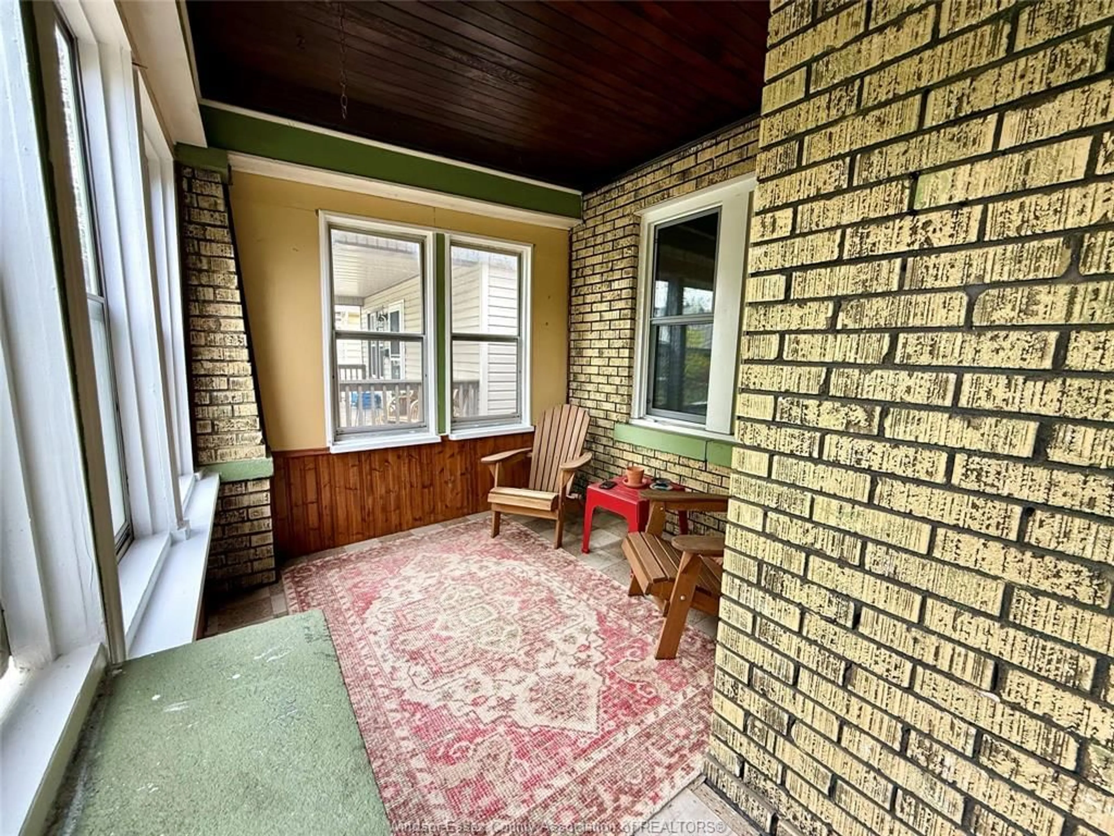 Indoor entryway for 1172 Gladstone, Windsor Ontario N9A 2S1