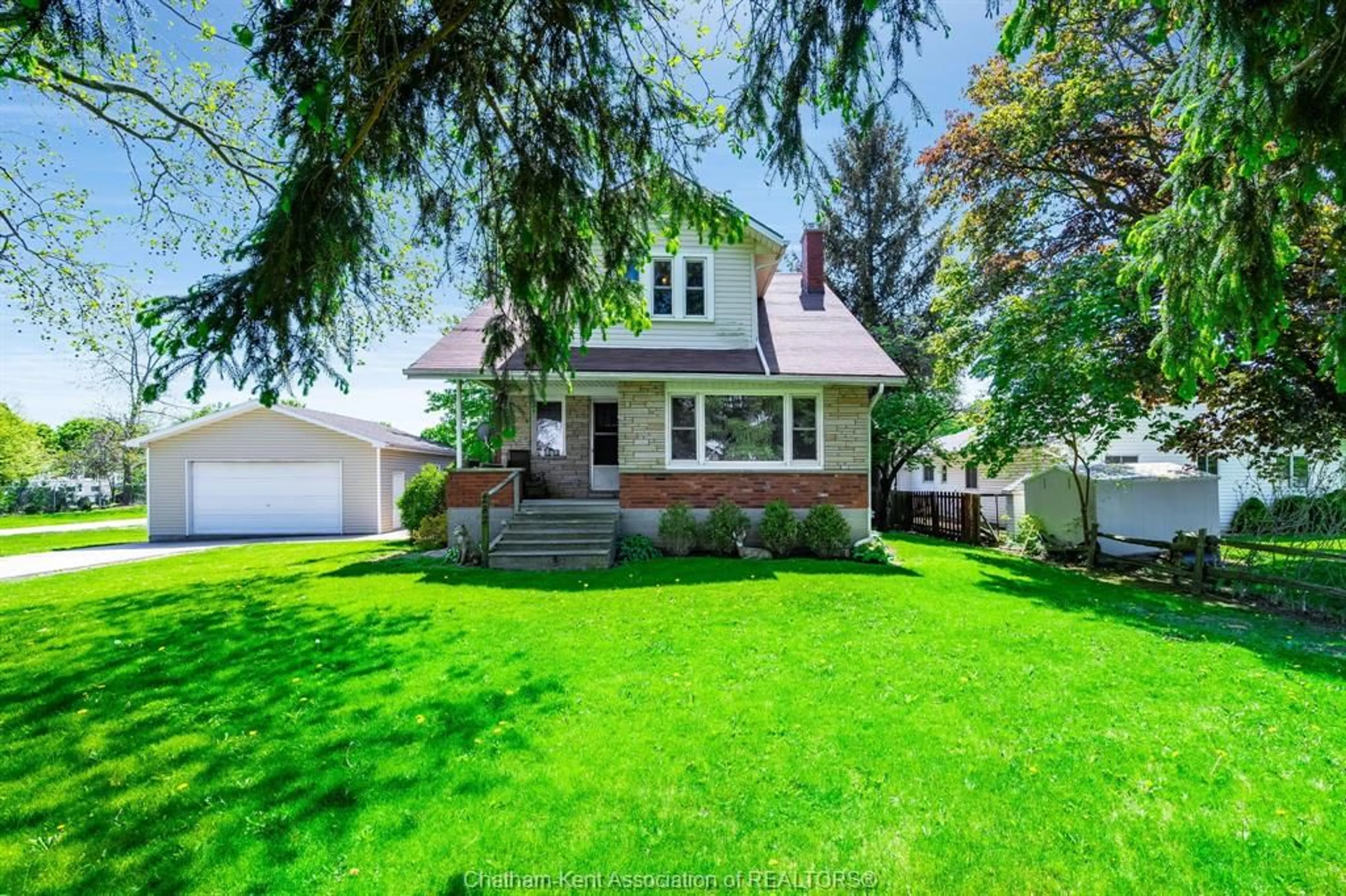 Home with vinyl exterior material, street for 232 Chatham St, Blenheim Ontario N0P 1A0