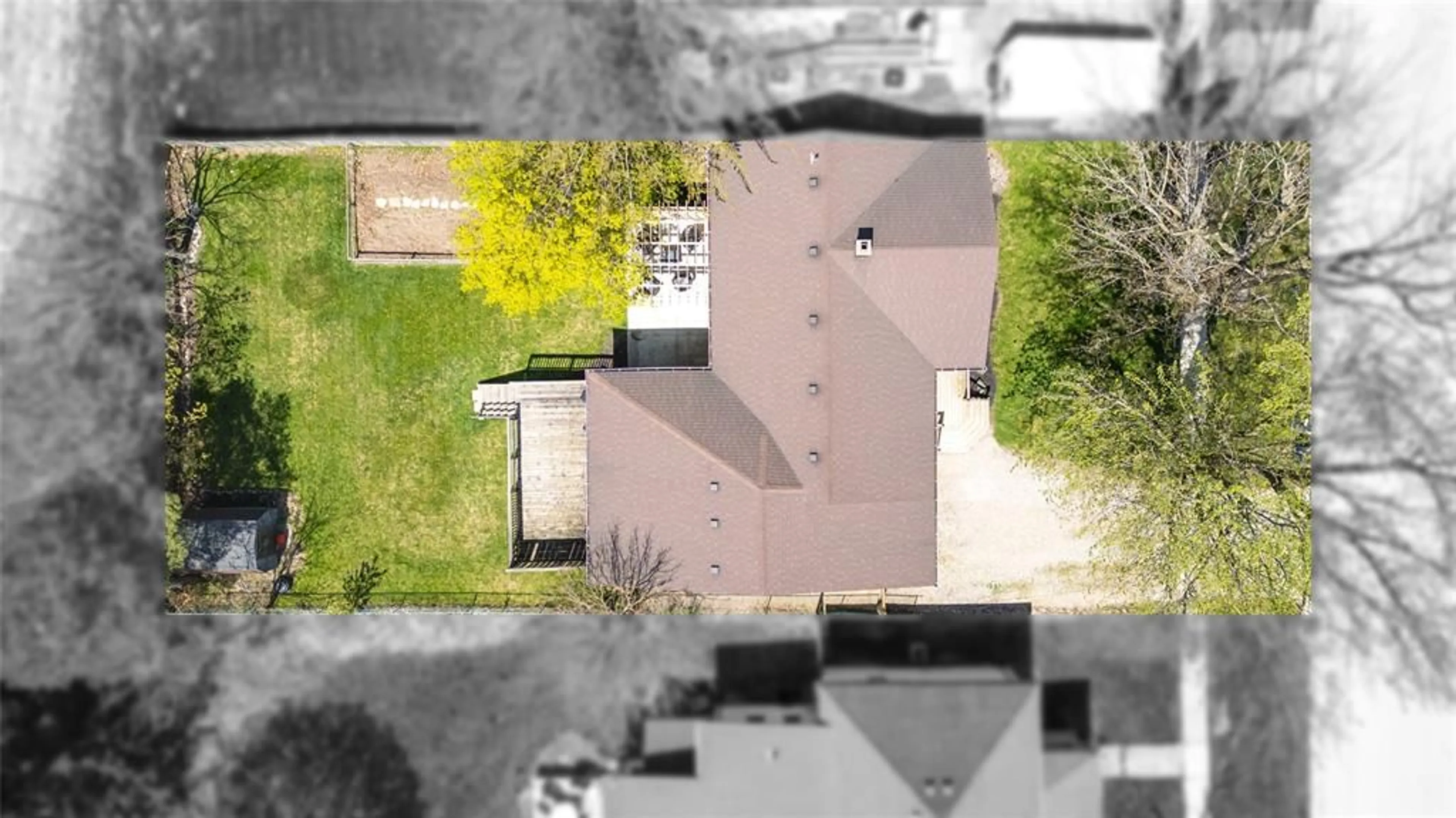 A pic from outside/outdoor area/front of a property/back of a property/a pic from drone, street for 282 JOHN St, Warwick-Watford Ontario N0M 2S0