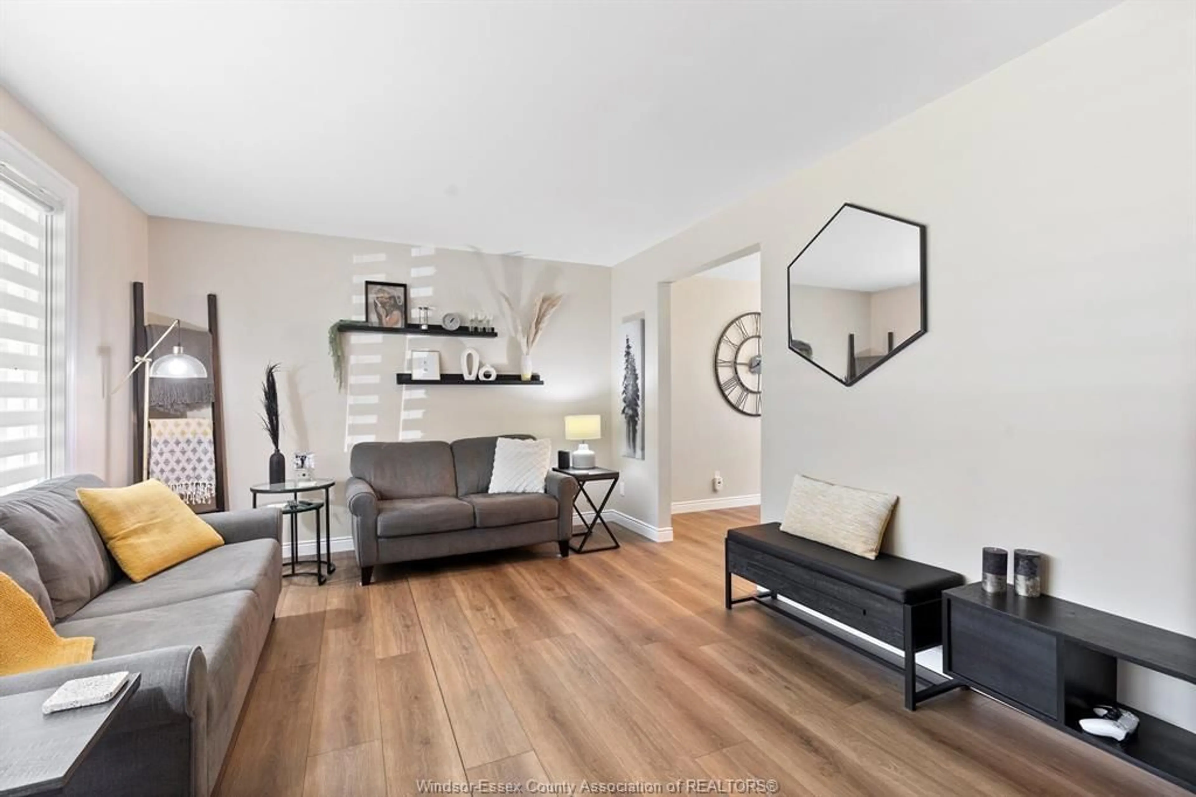Living room with furniture, wood/laminate floor for 584 GAUTHIER, Tecumseh Ontario N8N 3R2