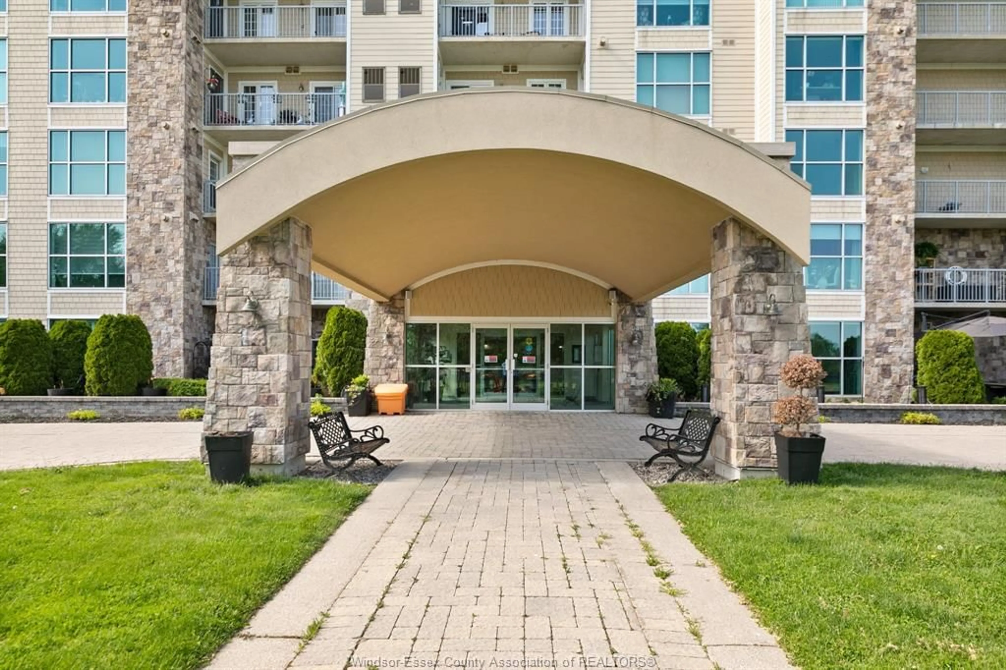 Patio, building for 34 BOBLO ISLAND #207, Amherstburg Ontario N9V 0C4