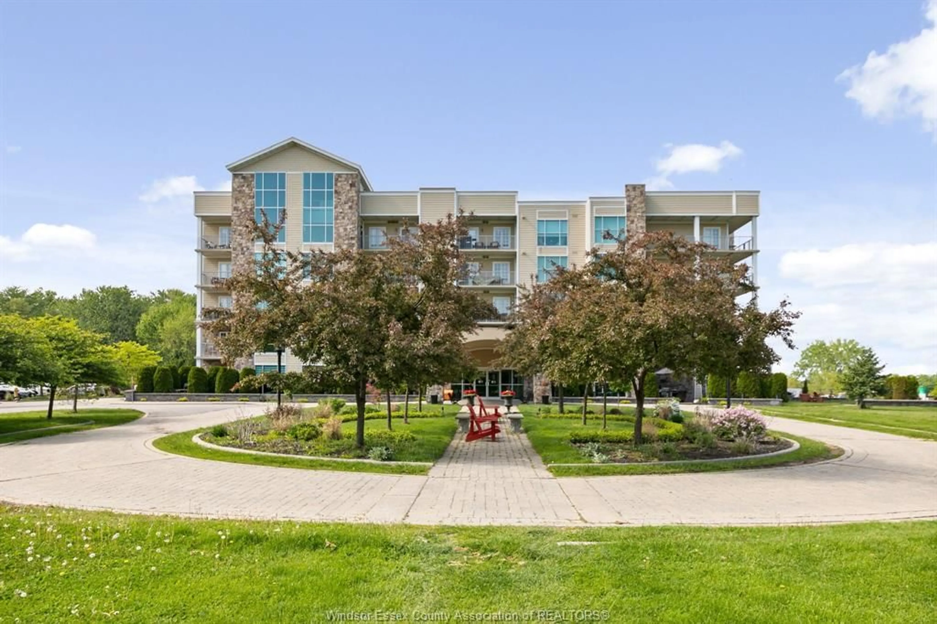Patio, building for 34 BOBLO ISLAND #207, Amherstburg Ontario N9V 0C4